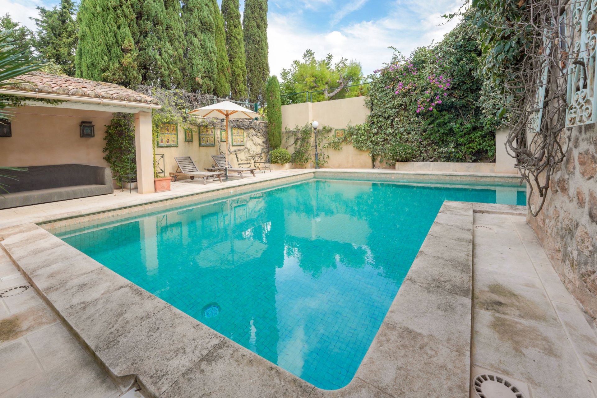 luxury house 12 Rooms for sale on MAUSSANE LES ALPILLES (13520)