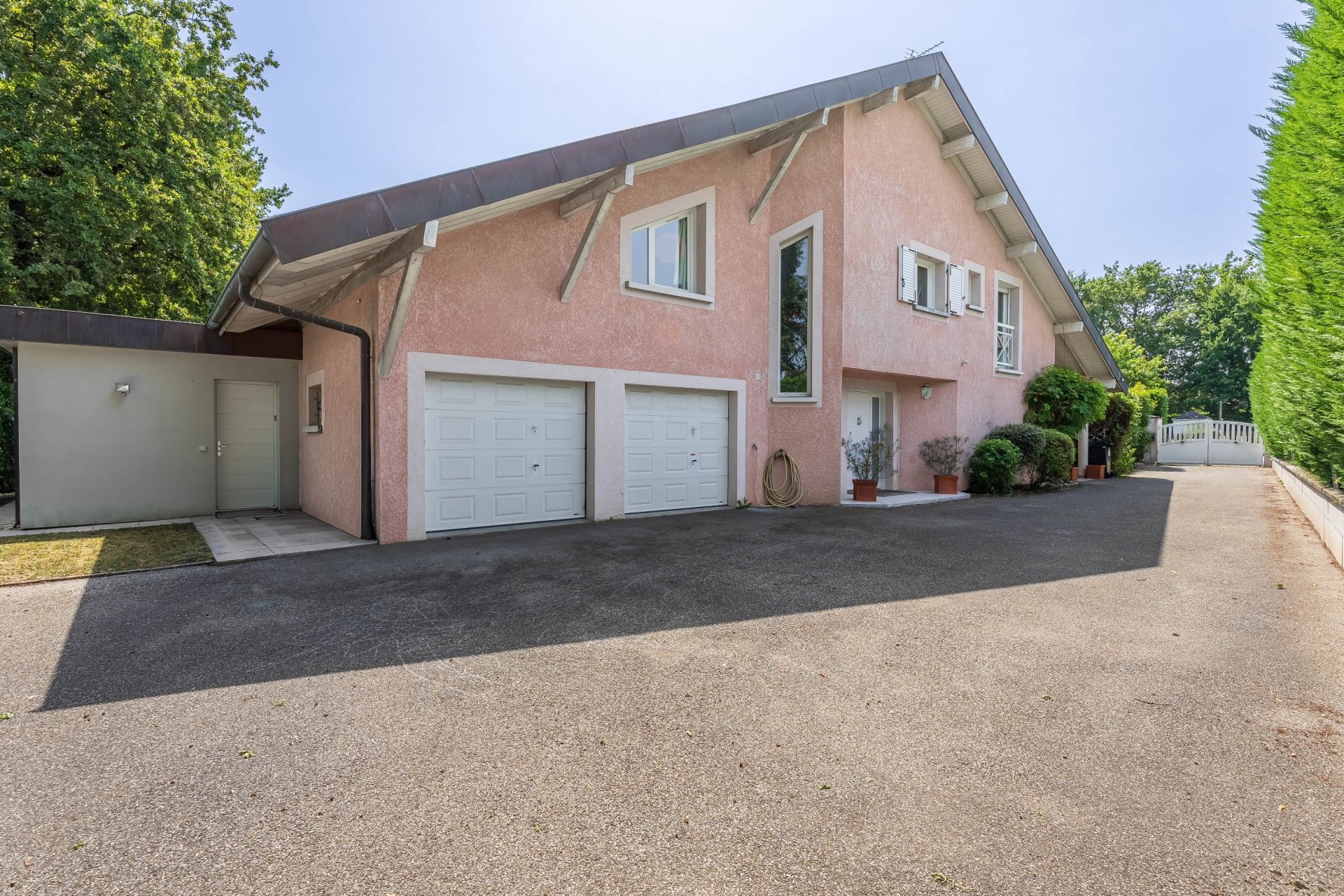 luxury traditional house 8 Rooms for sale on PREVESSIN MOENS (01280)