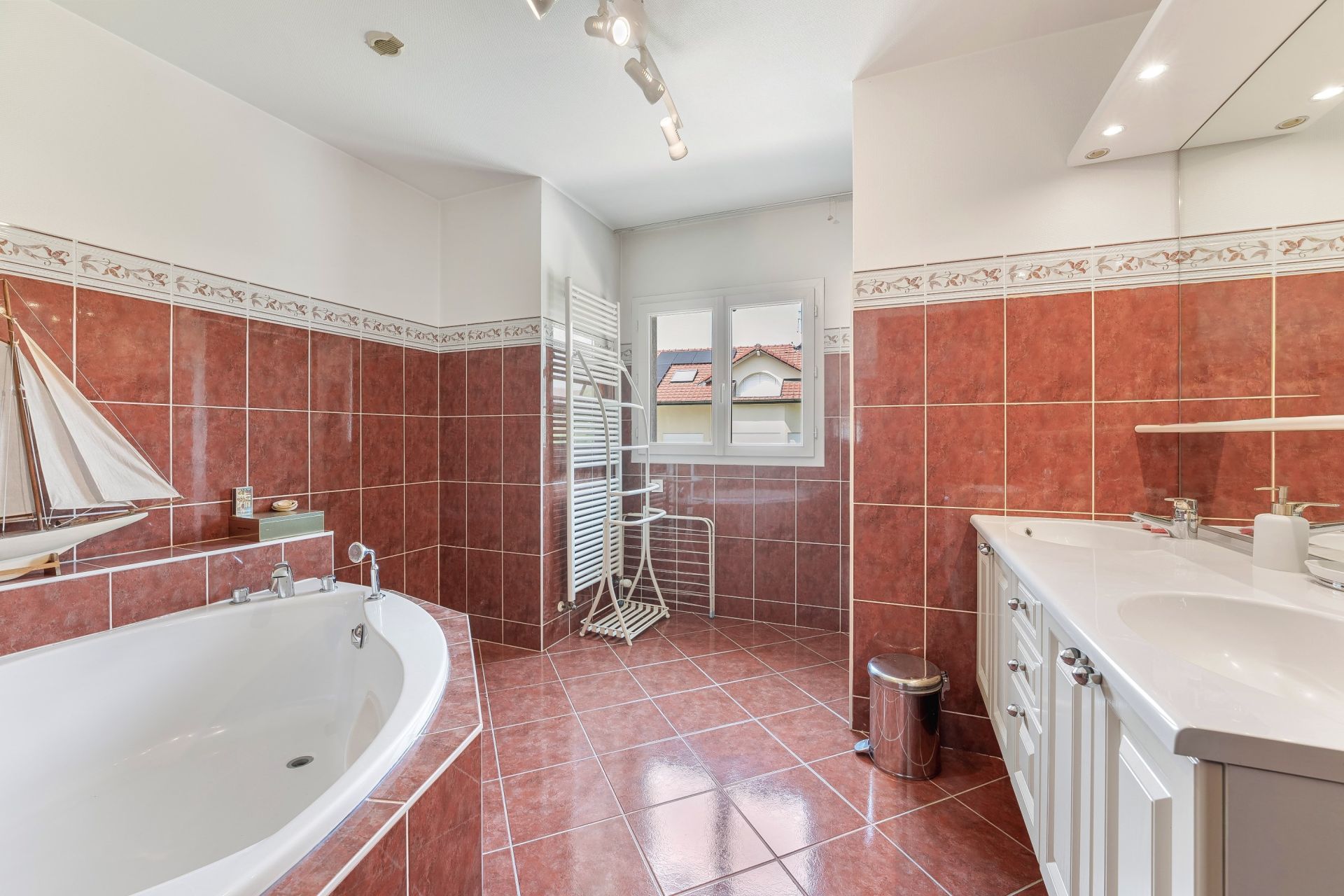 luxury traditional house 8 Rooms for sale on PREVESSIN MOENS (01280)