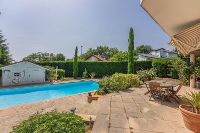 Sale Luxury traditional house Prévessin-Moëns 8 Rooms 320 m²