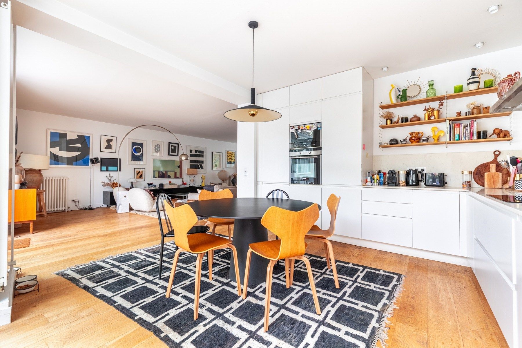 luxury house 5 Rooms for sale on BORDEAUX (33000)