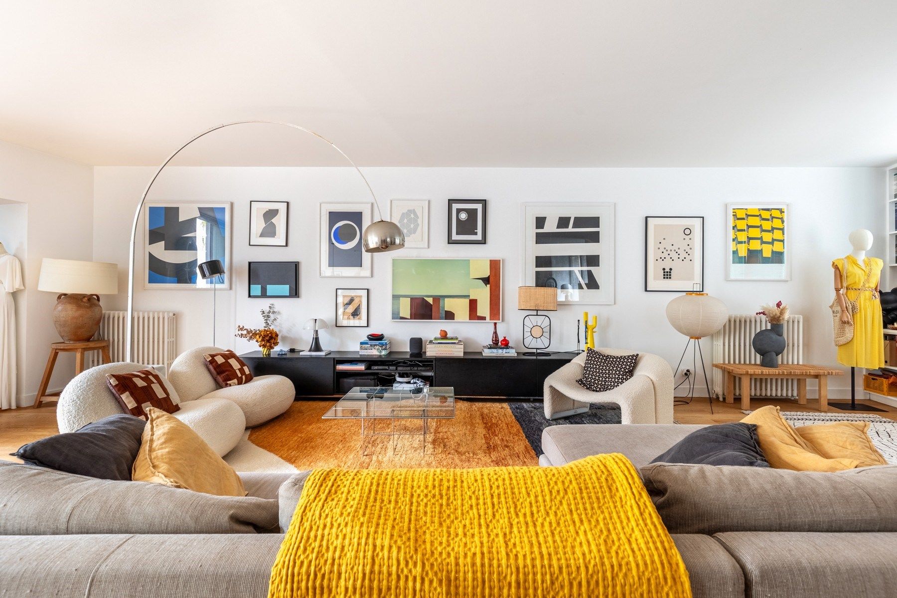 luxury house 5 Rooms for sale on BORDEAUX (33000)