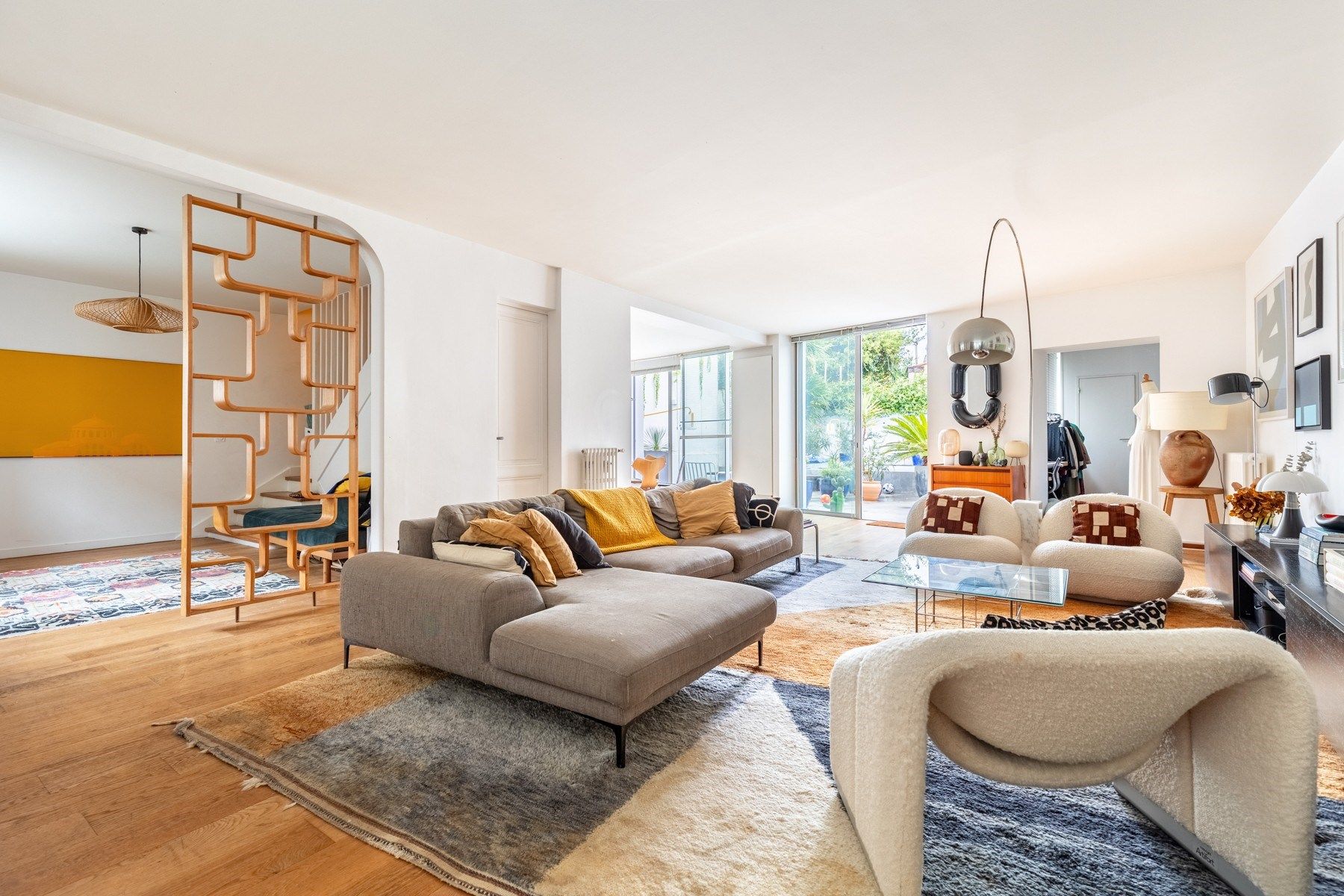 luxury house 5 Rooms for sale on BORDEAUX (33000)