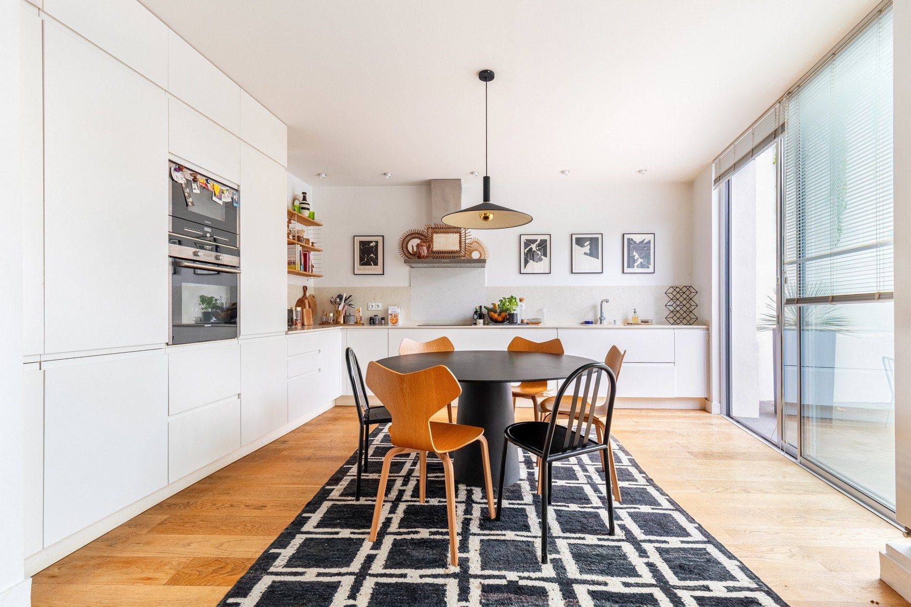 luxury house 5 Rooms for sale on BORDEAUX (33000)