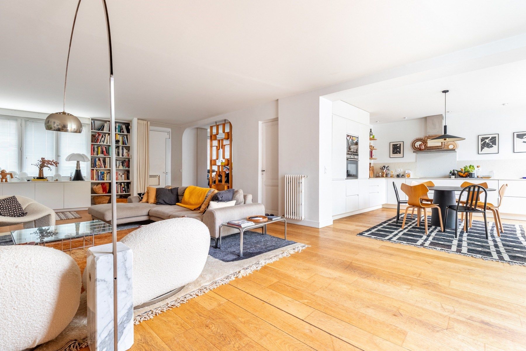 luxury house 5 Rooms for sale on BORDEAUX (33000)