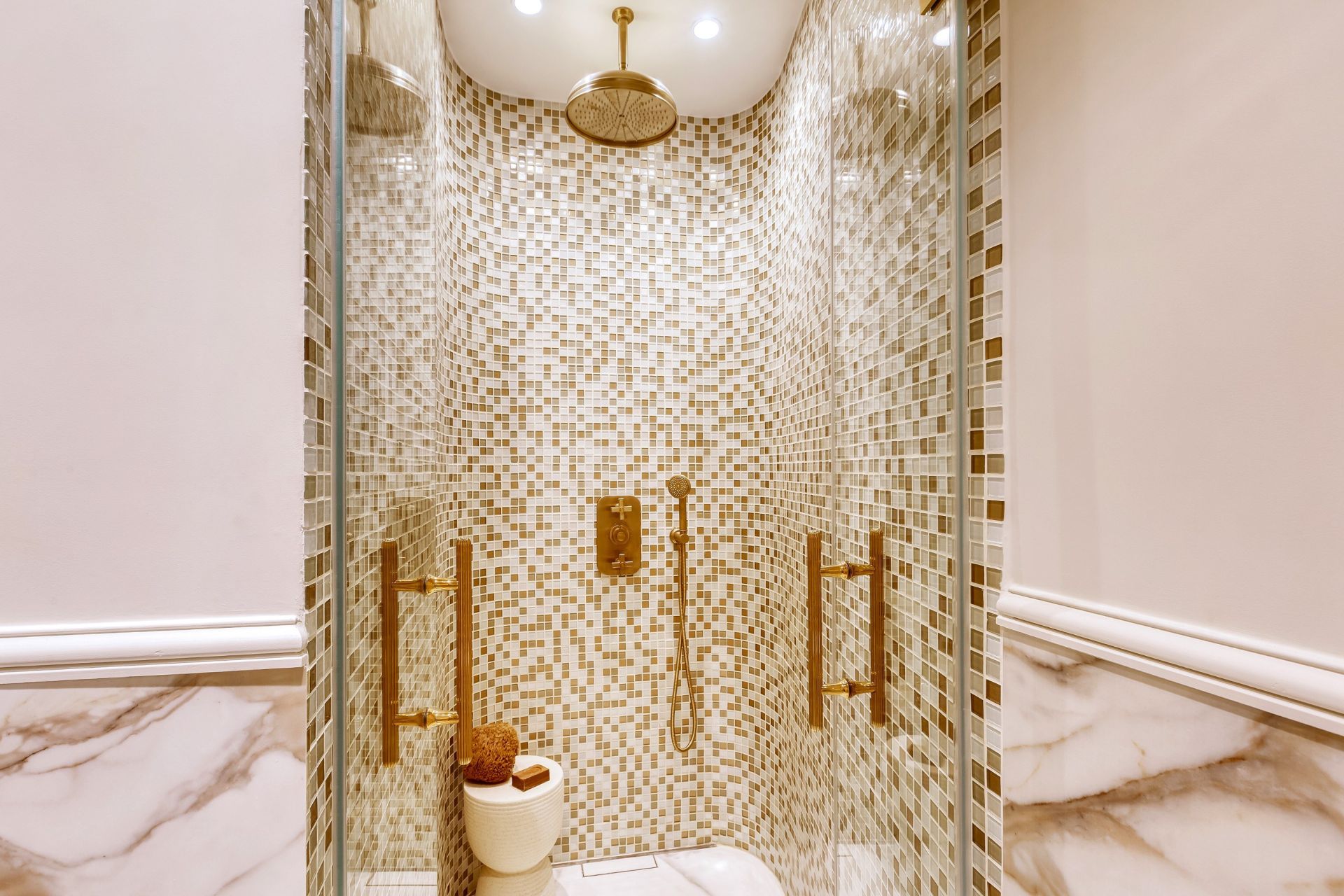 luxury apartment 5 Rooms for sale on PARIS (75008)