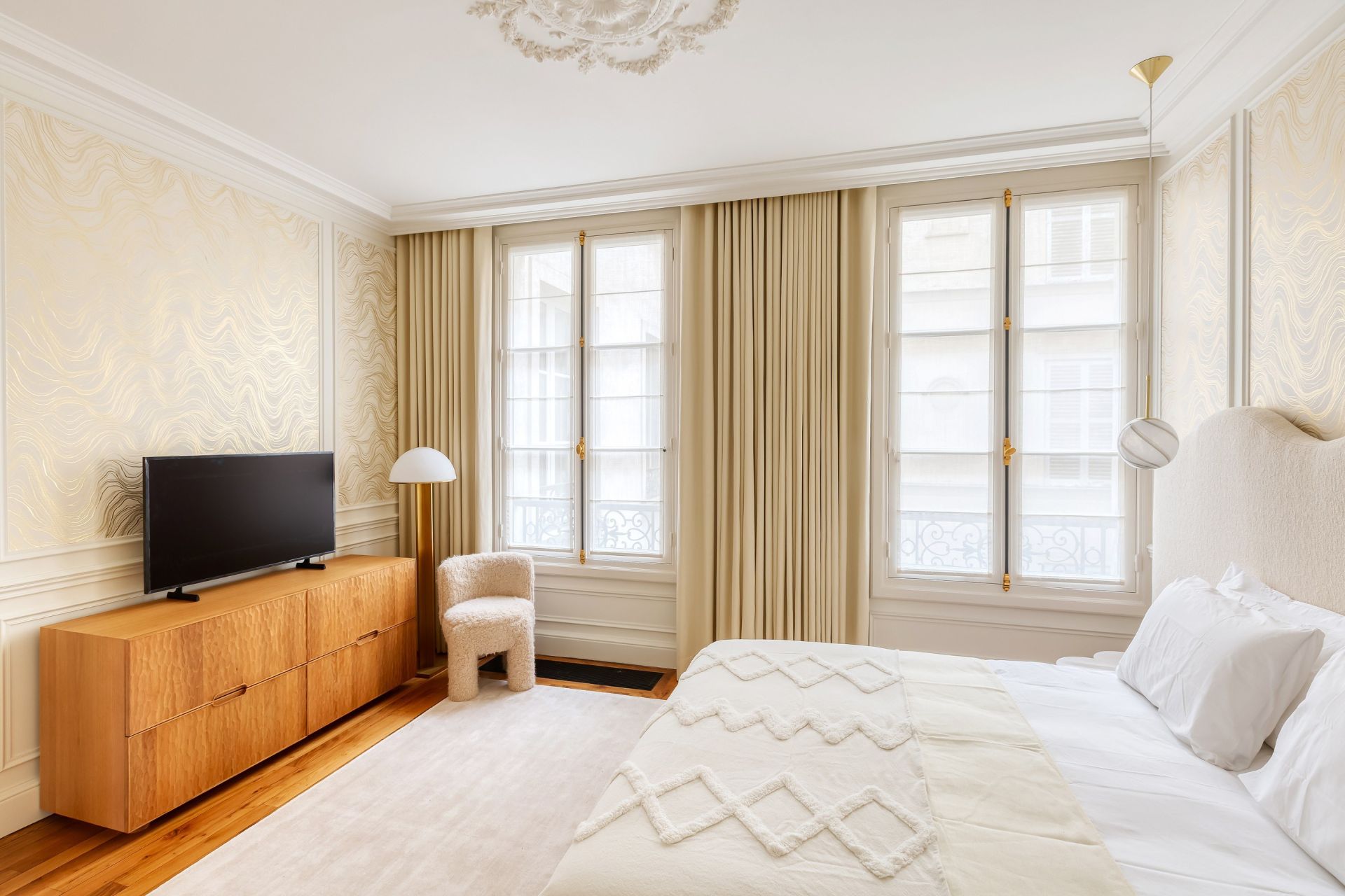 luxury apartment 5 Rooms for sale on PARIS (75008)
