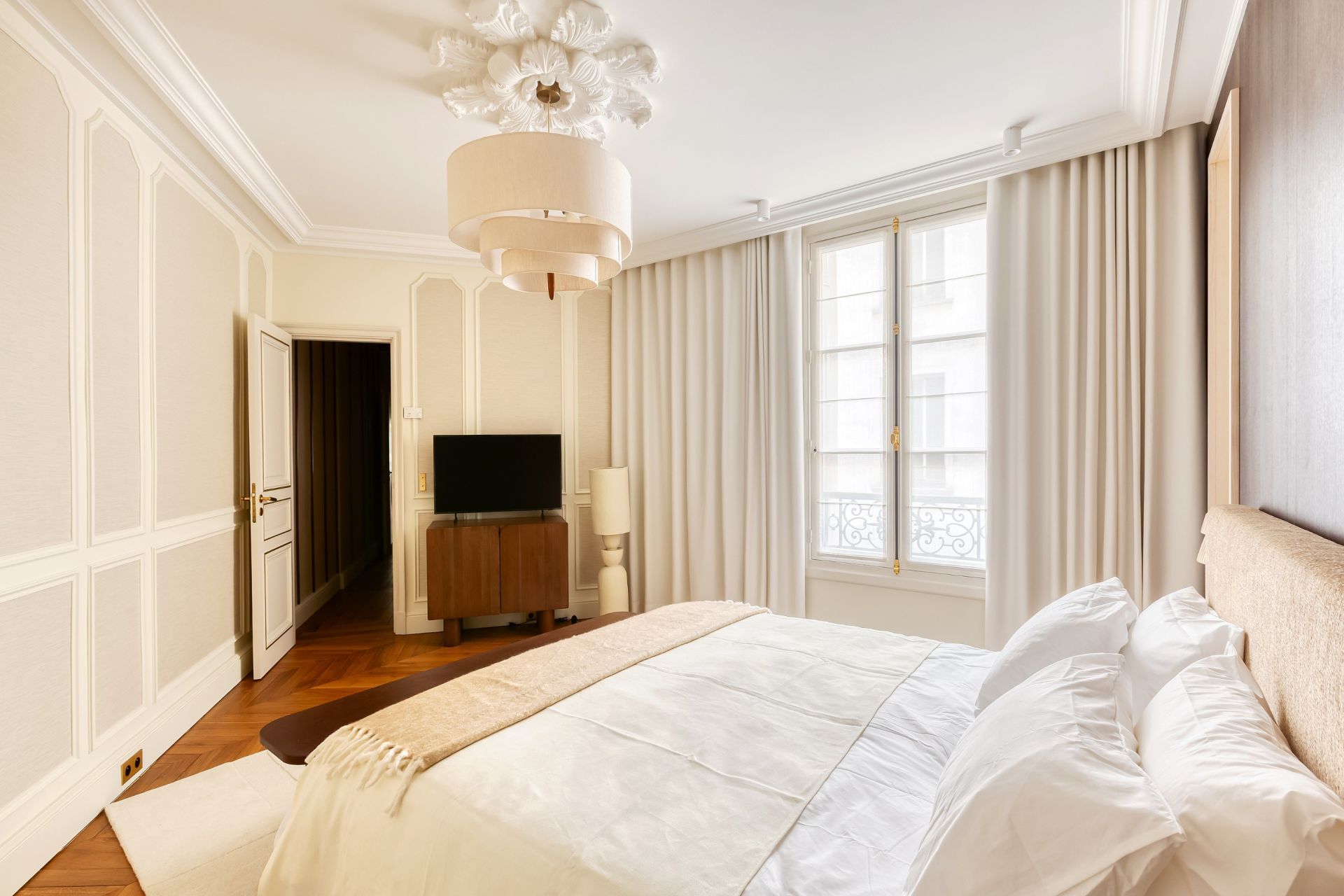 luxury apartment 5 Rooms for sale on PARIS (75008)