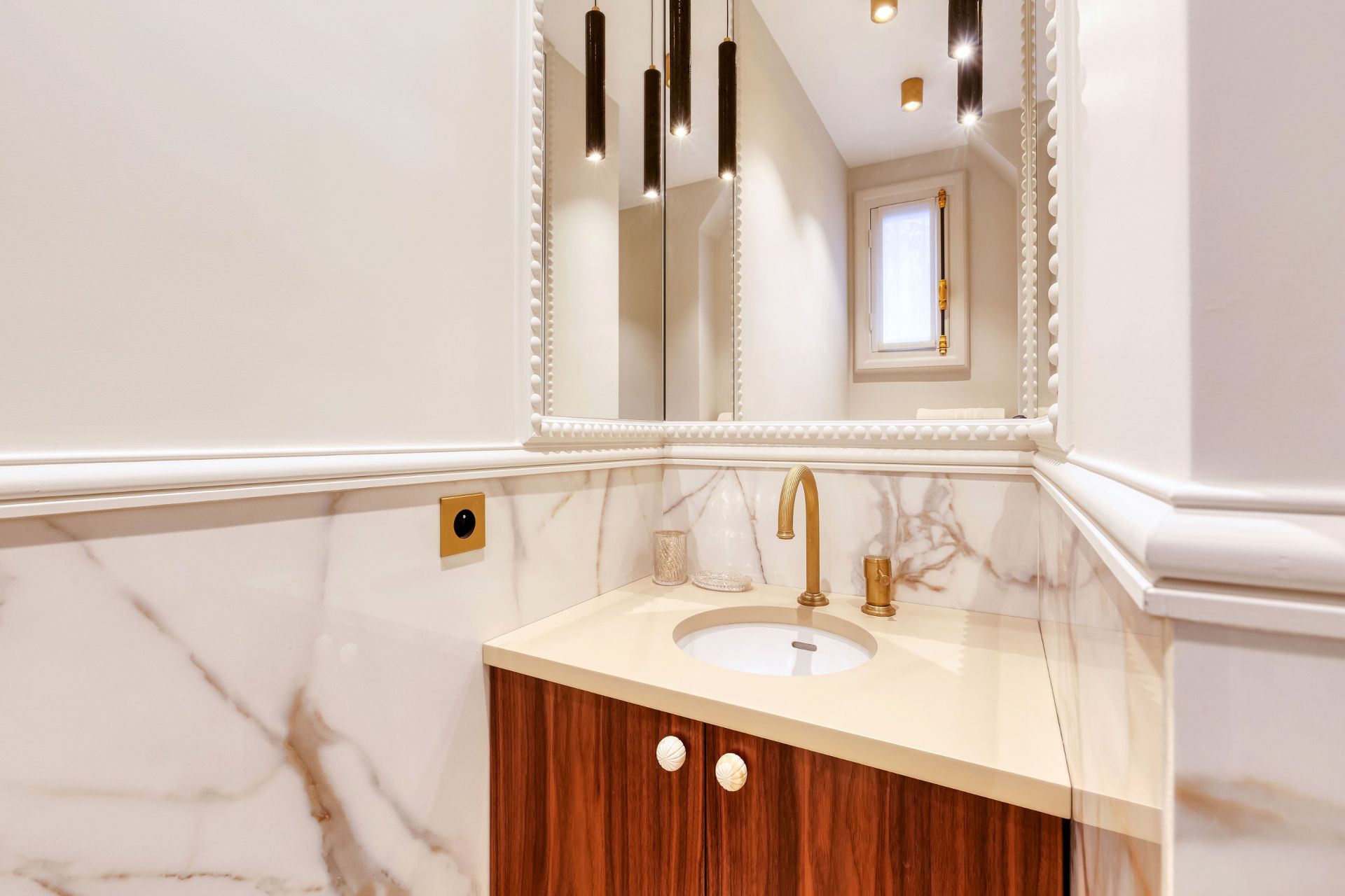 luxury apartment 5 Rooms for sale on PARIS (75008)