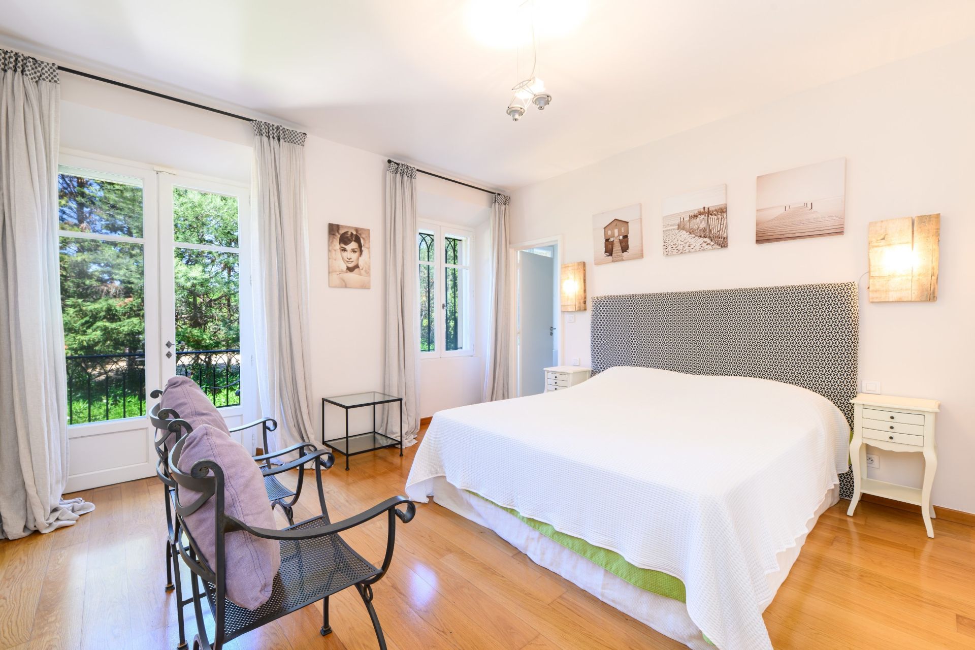 luxury apartment 6 Rooms for sale on ST TROPEZ (83990)