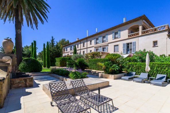Sale Luxury apartment Saint-Tropez 6 Rooms 165 m²