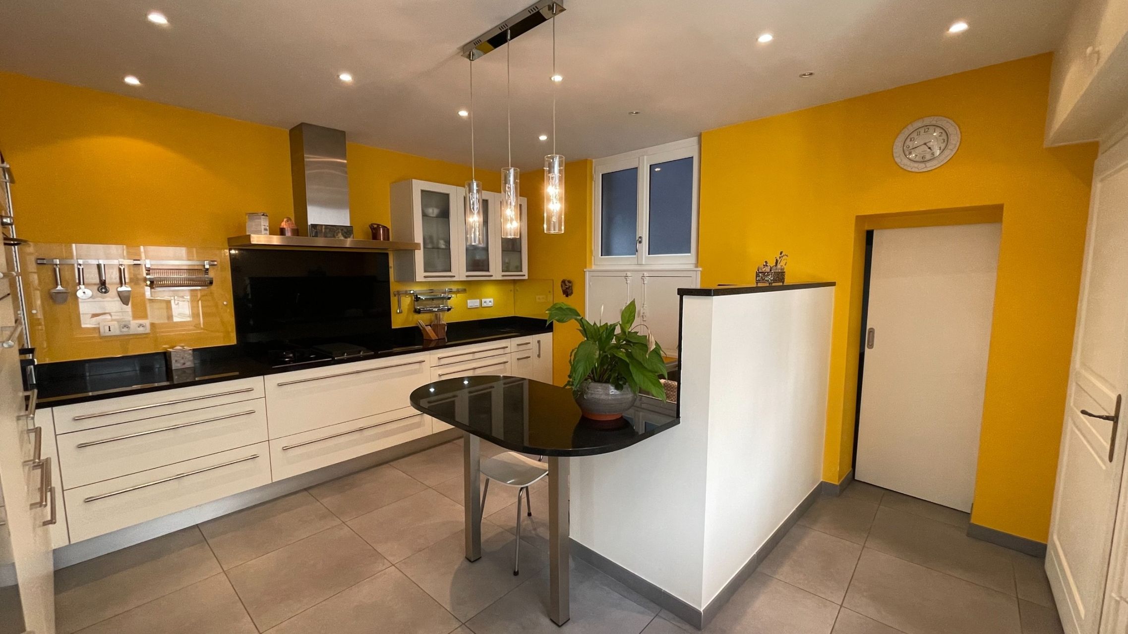 luxury apartment 8 Rooms for sale on ROUEN (76000)