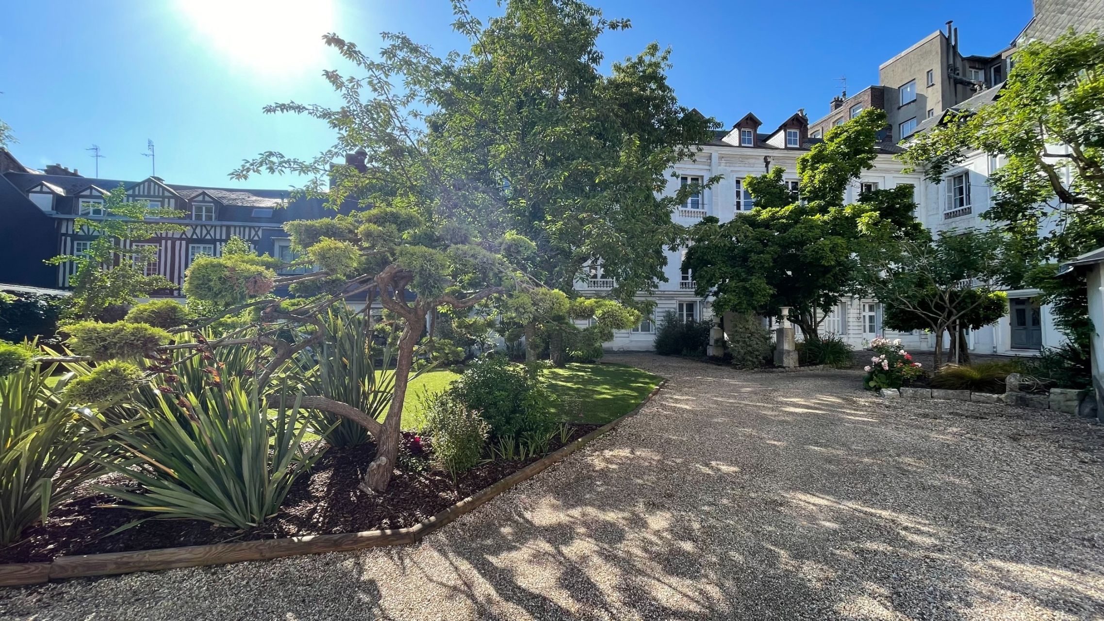 luxury apartment 8 Rooms for sale on ROUEN (76000)