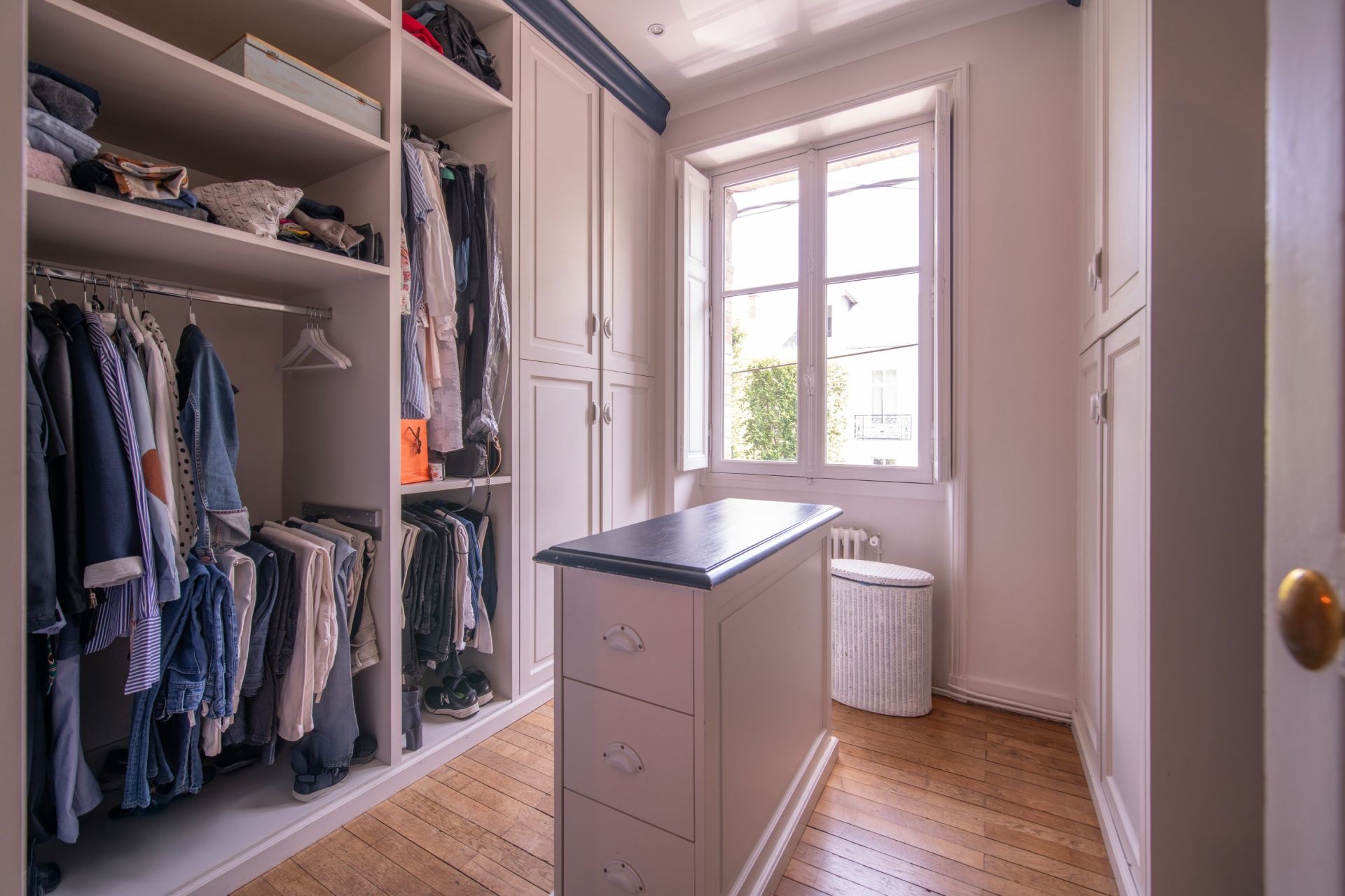 mansion 8 Rooms for sale on NANTES (44100)