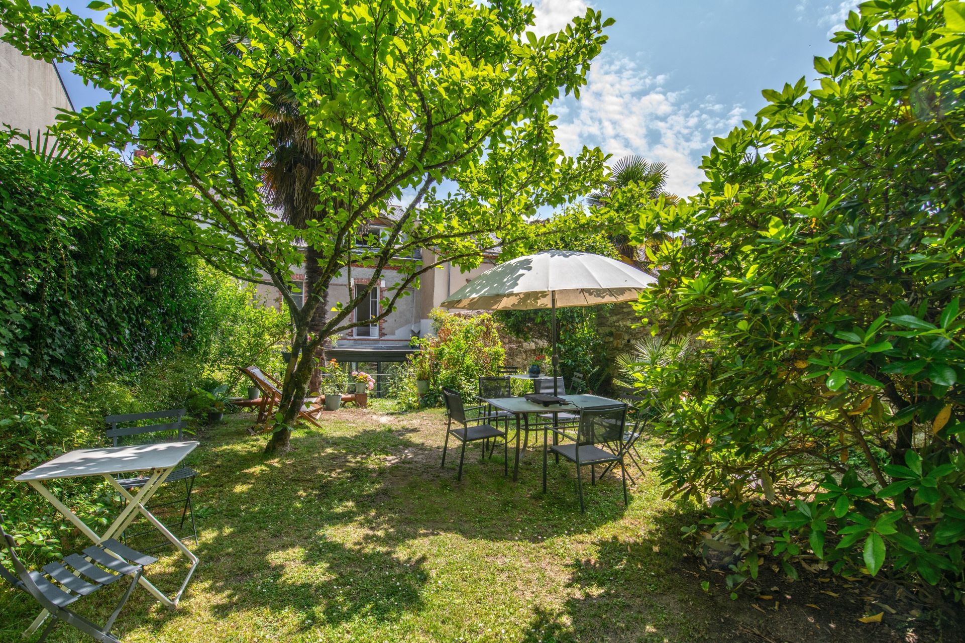 mansion 8 Rooms for sale on NANTES (44100)