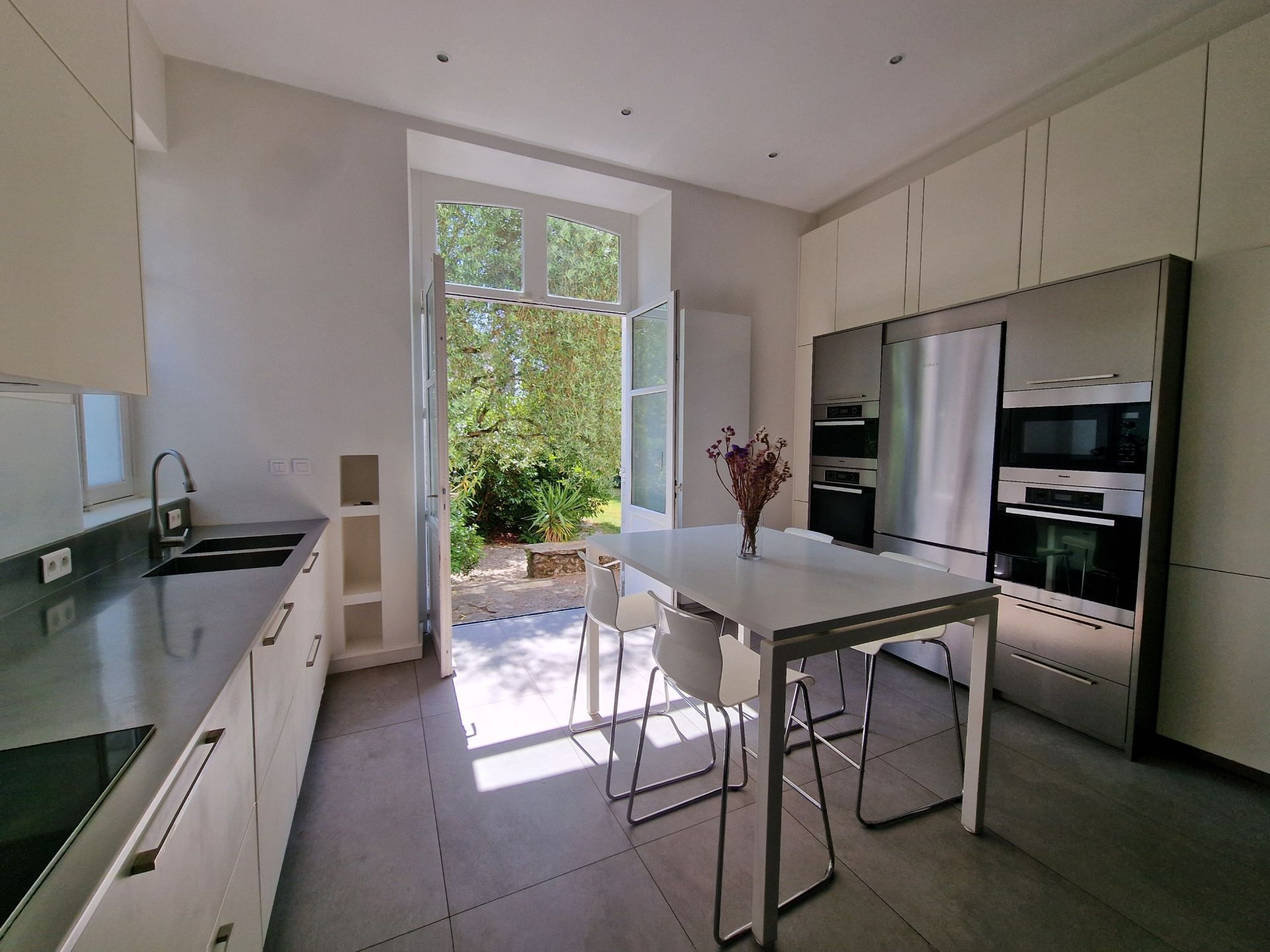 mansion 13 Rooms for sale on NANTES (44000)