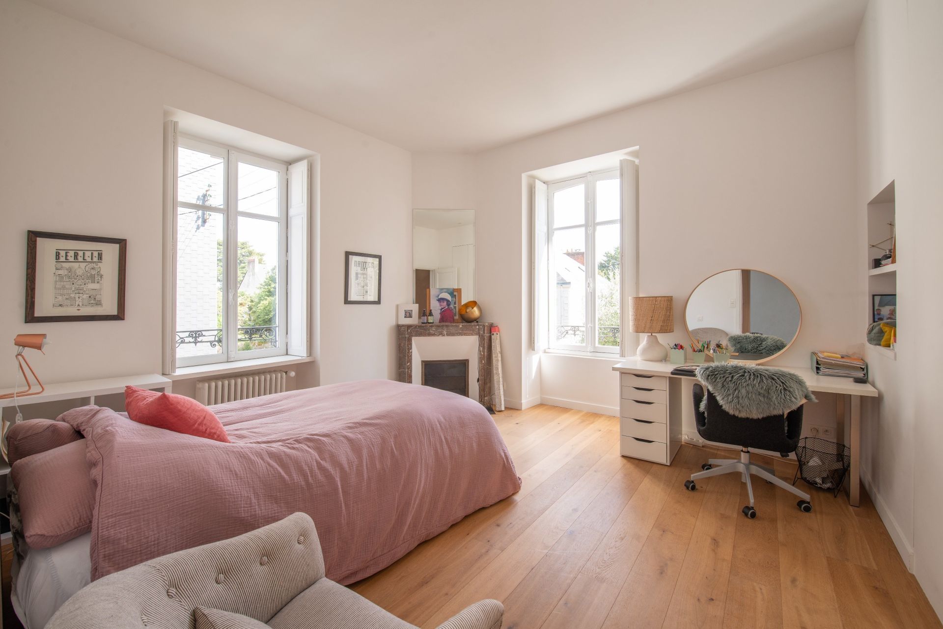 mansion 13 Rooms for sale on NANTES (44000)