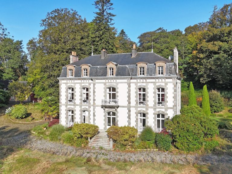 manor house 12 Rooms for sale on LANDERNEAU (29800)