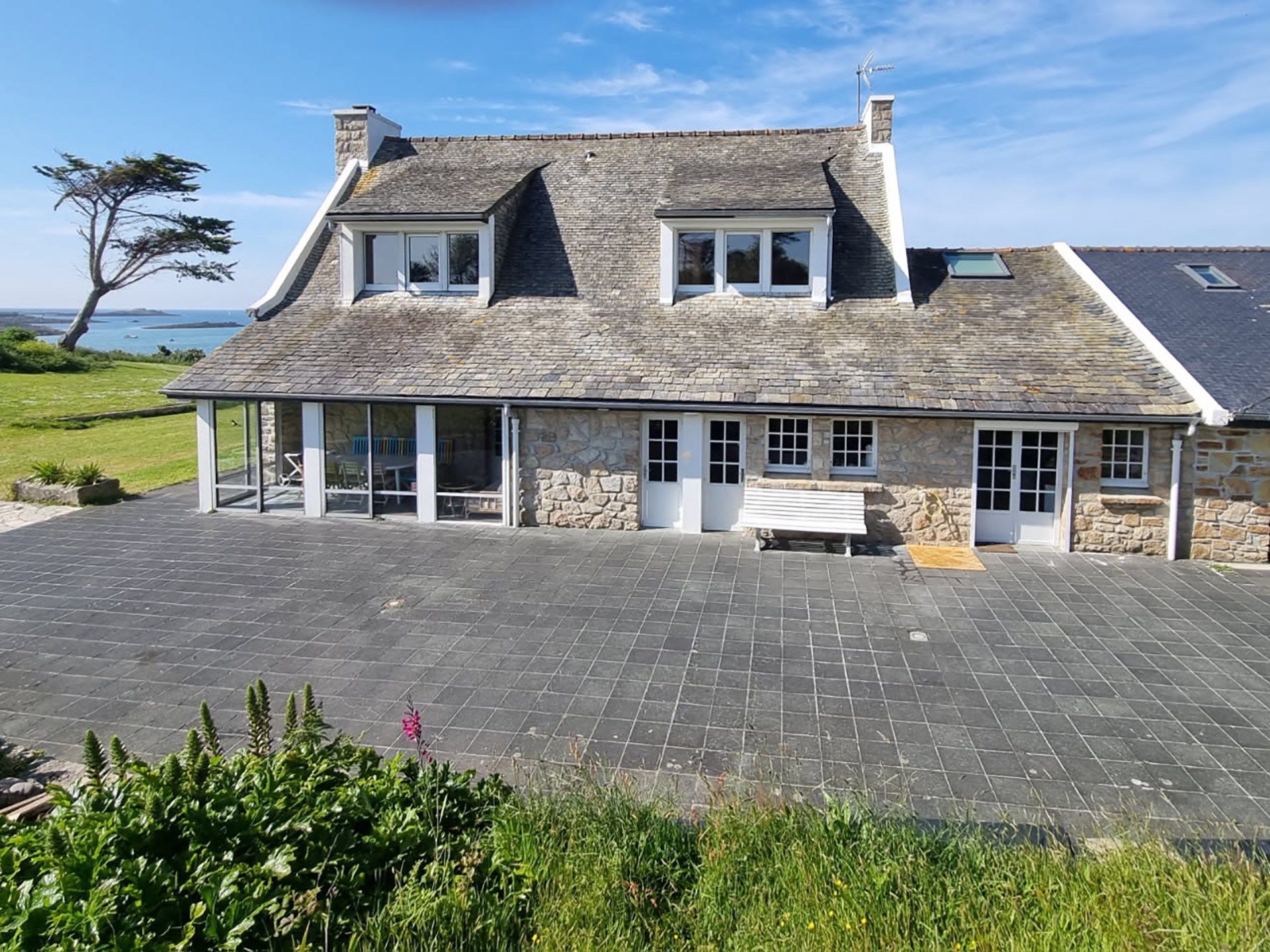 luxury house 10 Rooms for sale on LANDEDA (29870)