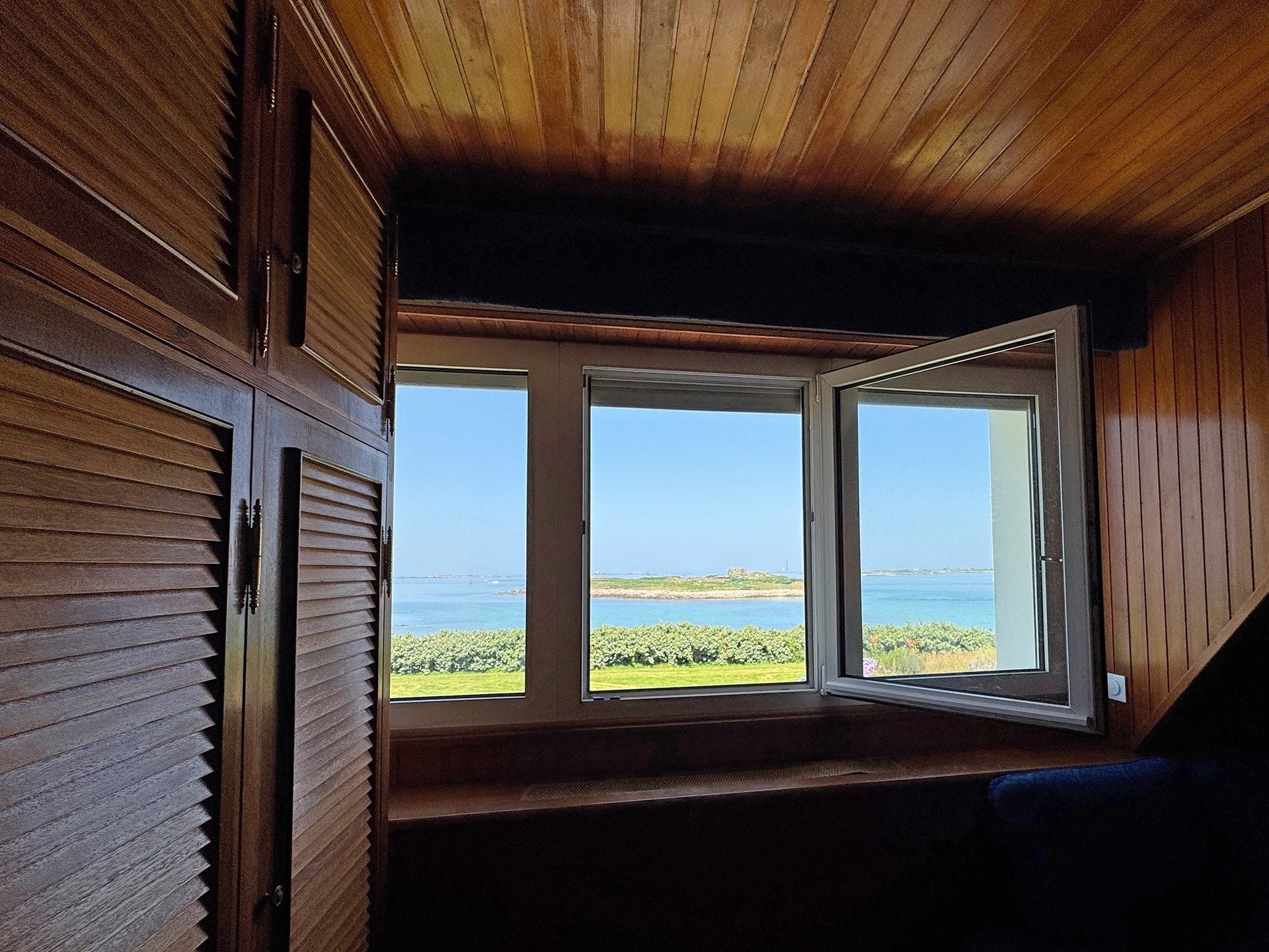 luxury house 10 Rooms for sale on LANDEDA (29870)