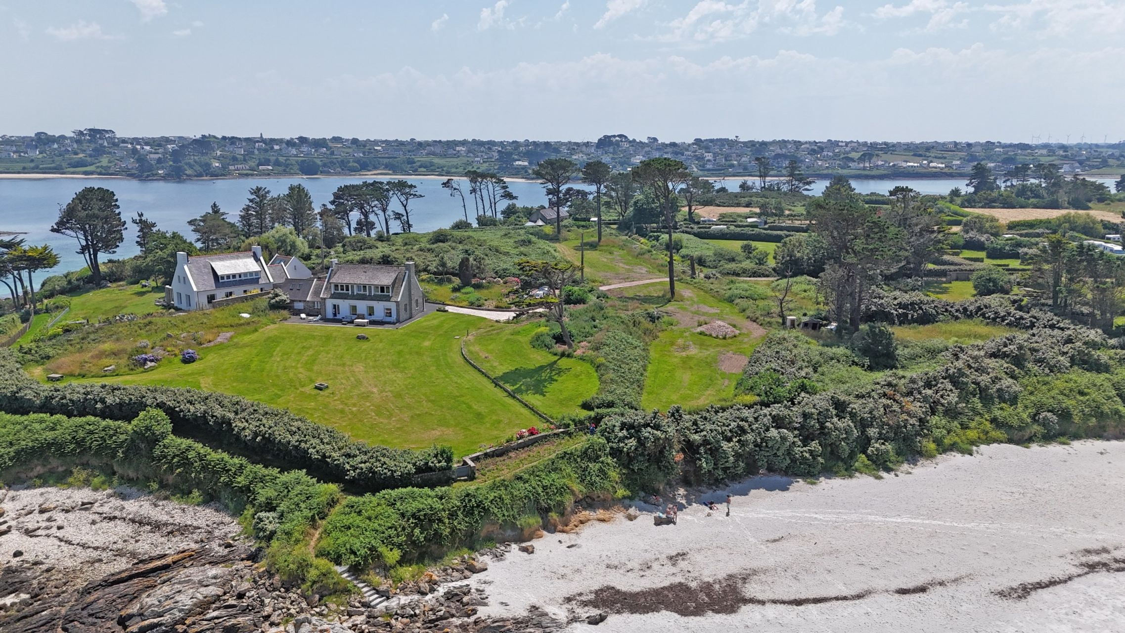 luxury house 10 Rooms for sale on LANDEDA (29870)