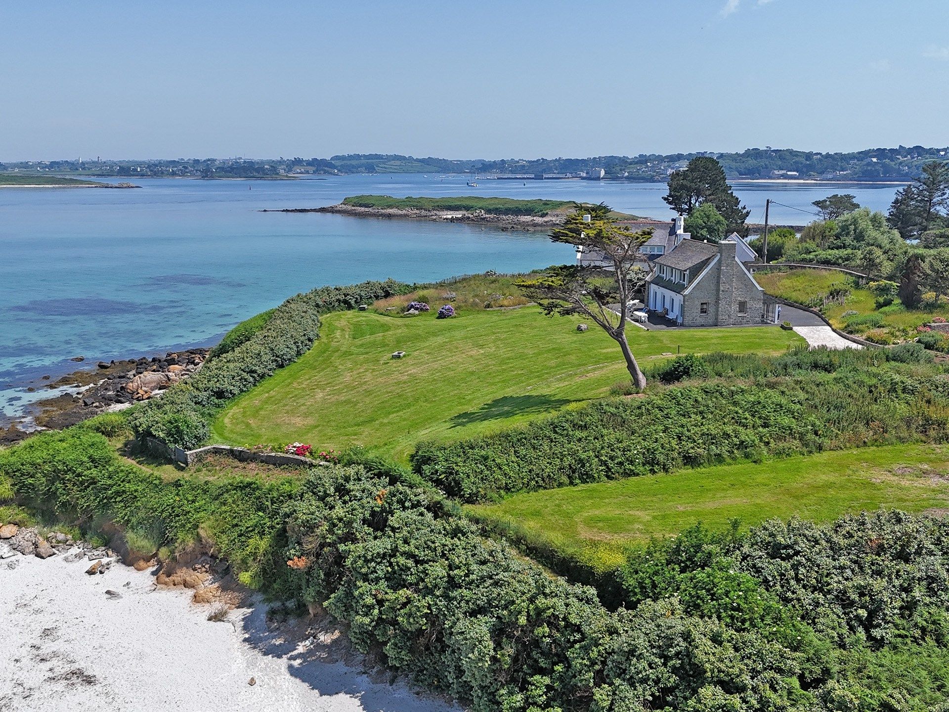 luxury house 10 Rooms for sale on LANDEDA (29870)