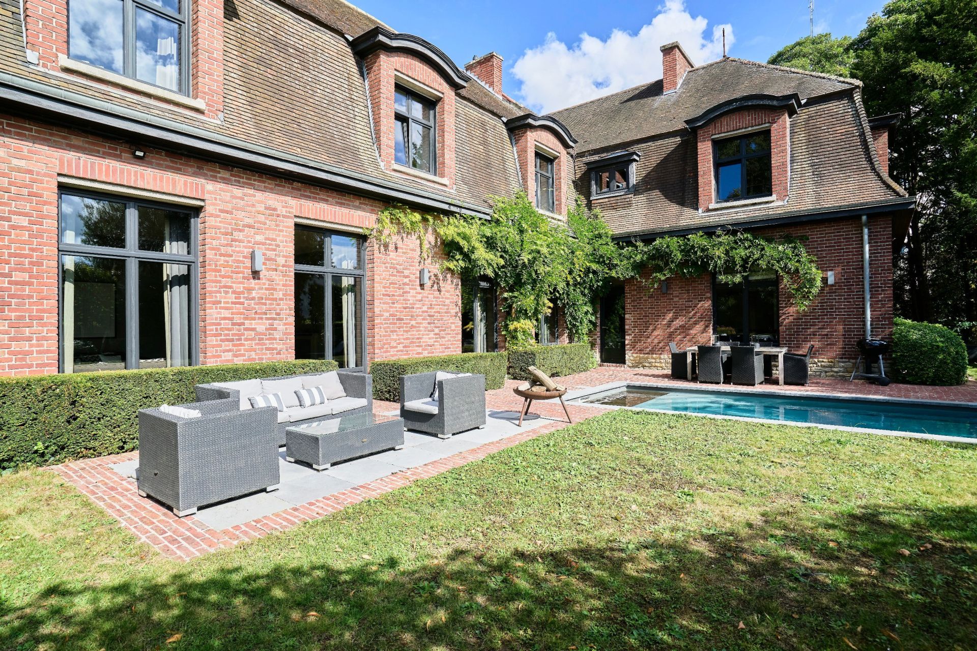 luxury house 11 Rooms for sale on WASQUEHAL (59290)