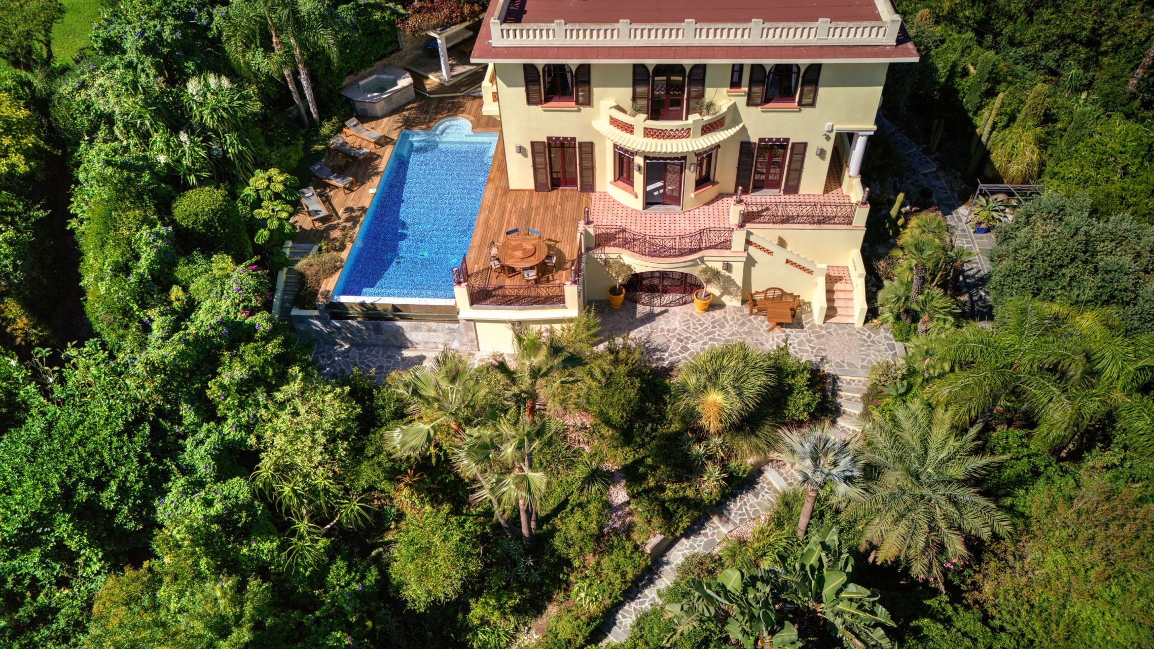 maison de maître 5 Pièces en vente sur VALLAURIS (06220)