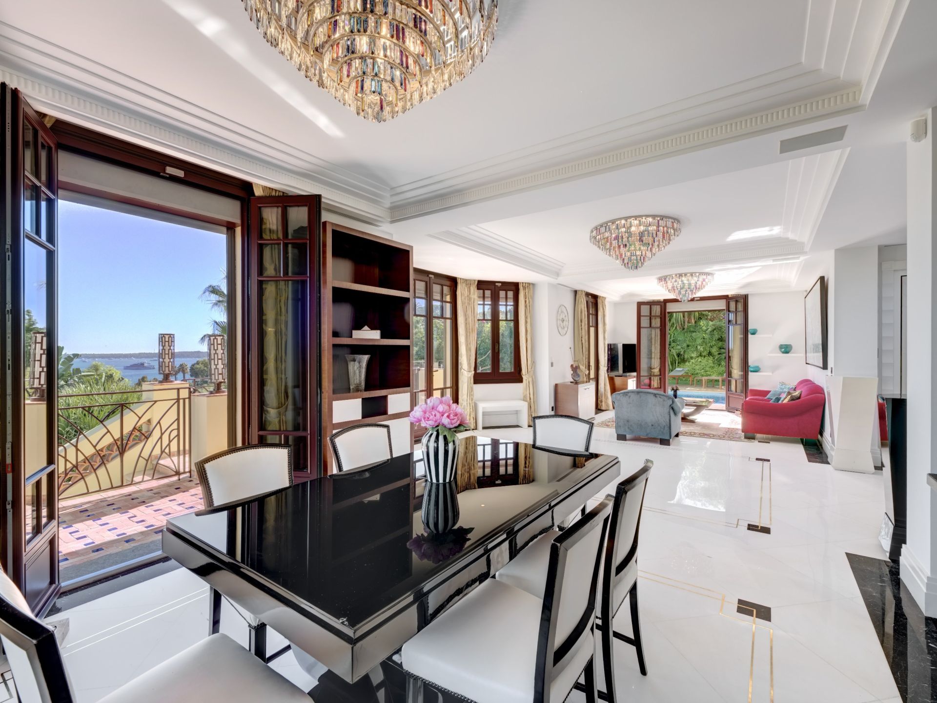 mansion 5 Rooms for sale on VALLAURIS (06220)