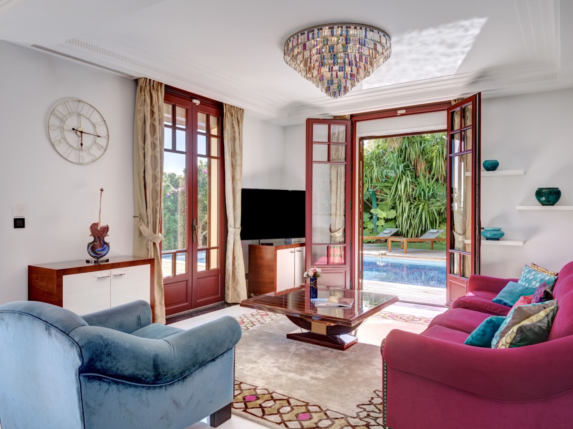 mansion 5 Rooms for sale on VALLAURIS (06220)