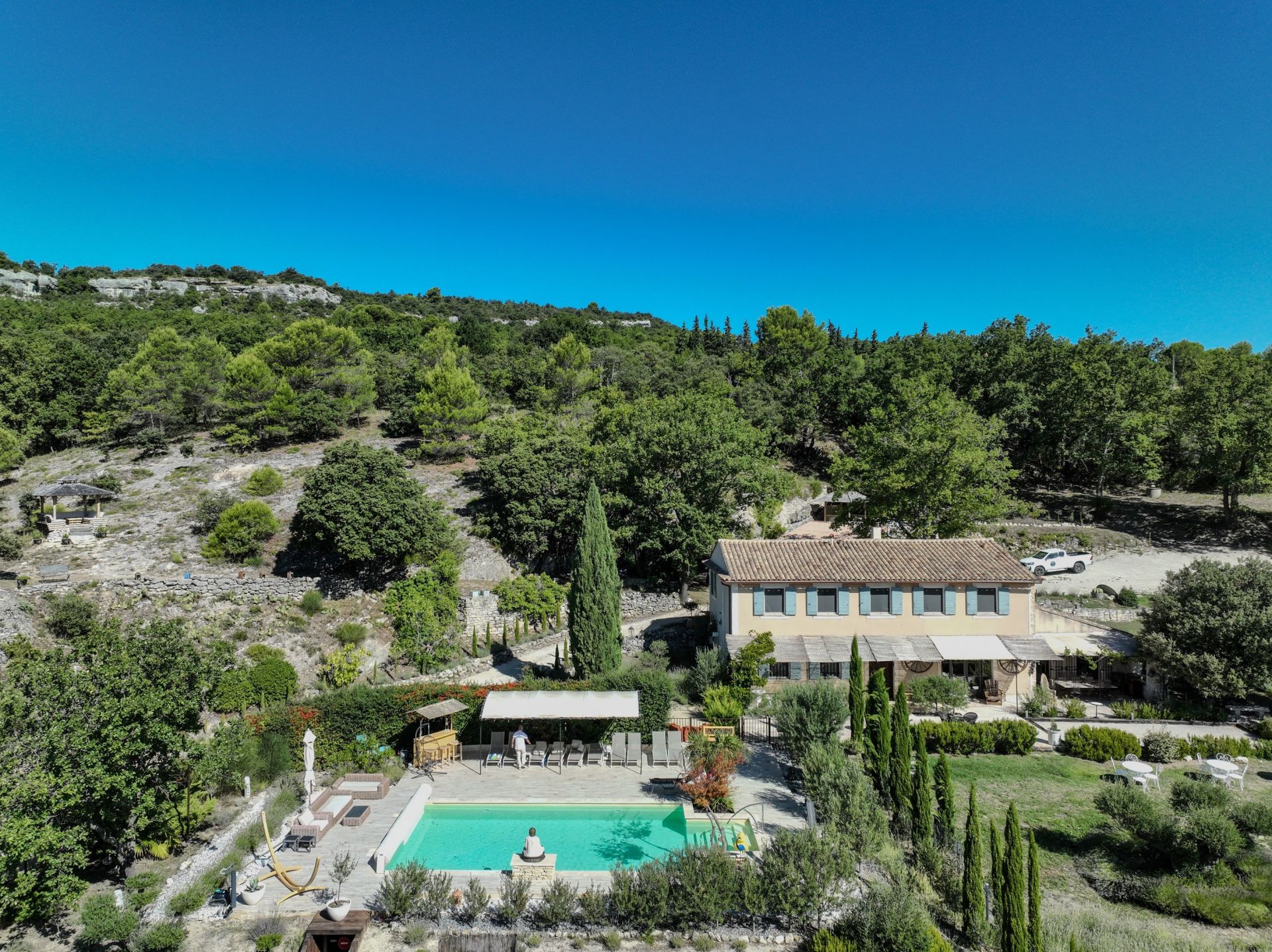luxury property 10 Rooms for sale on MURS (84220)