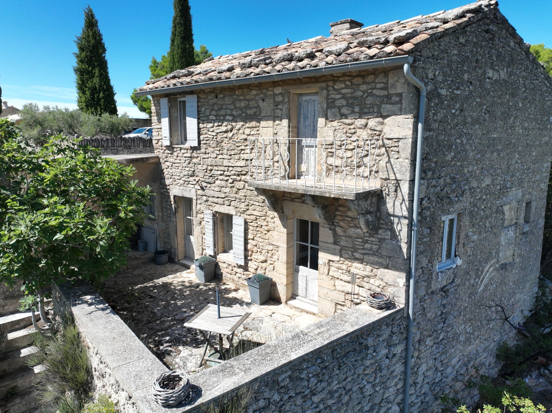 luxury house 4 Rooms for sale on GORDES (84220)