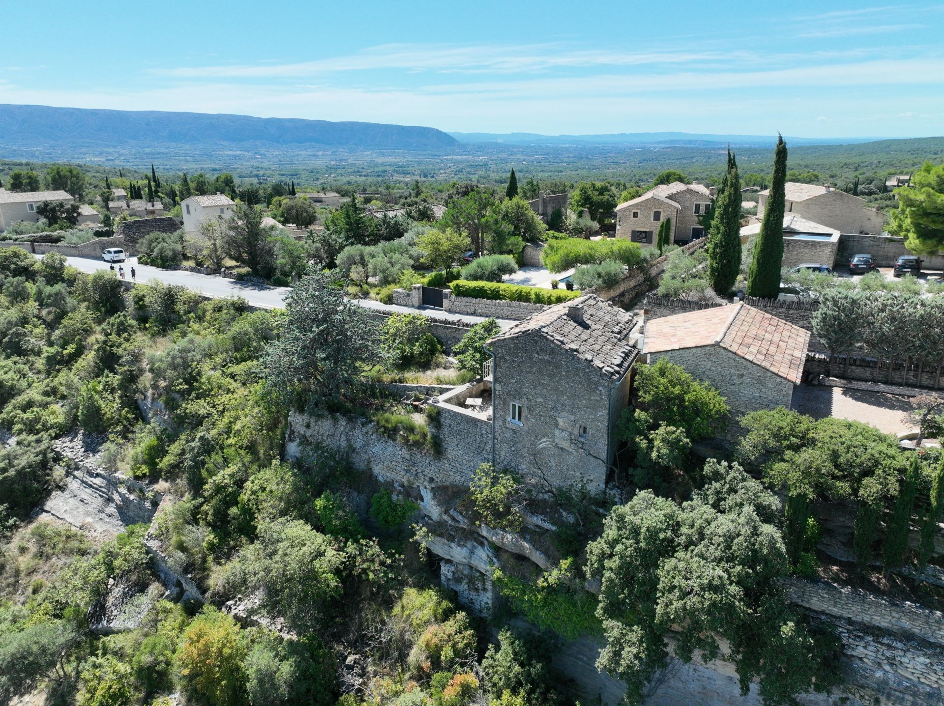luxury house 4 Rooms for sale on GORDES (84220)