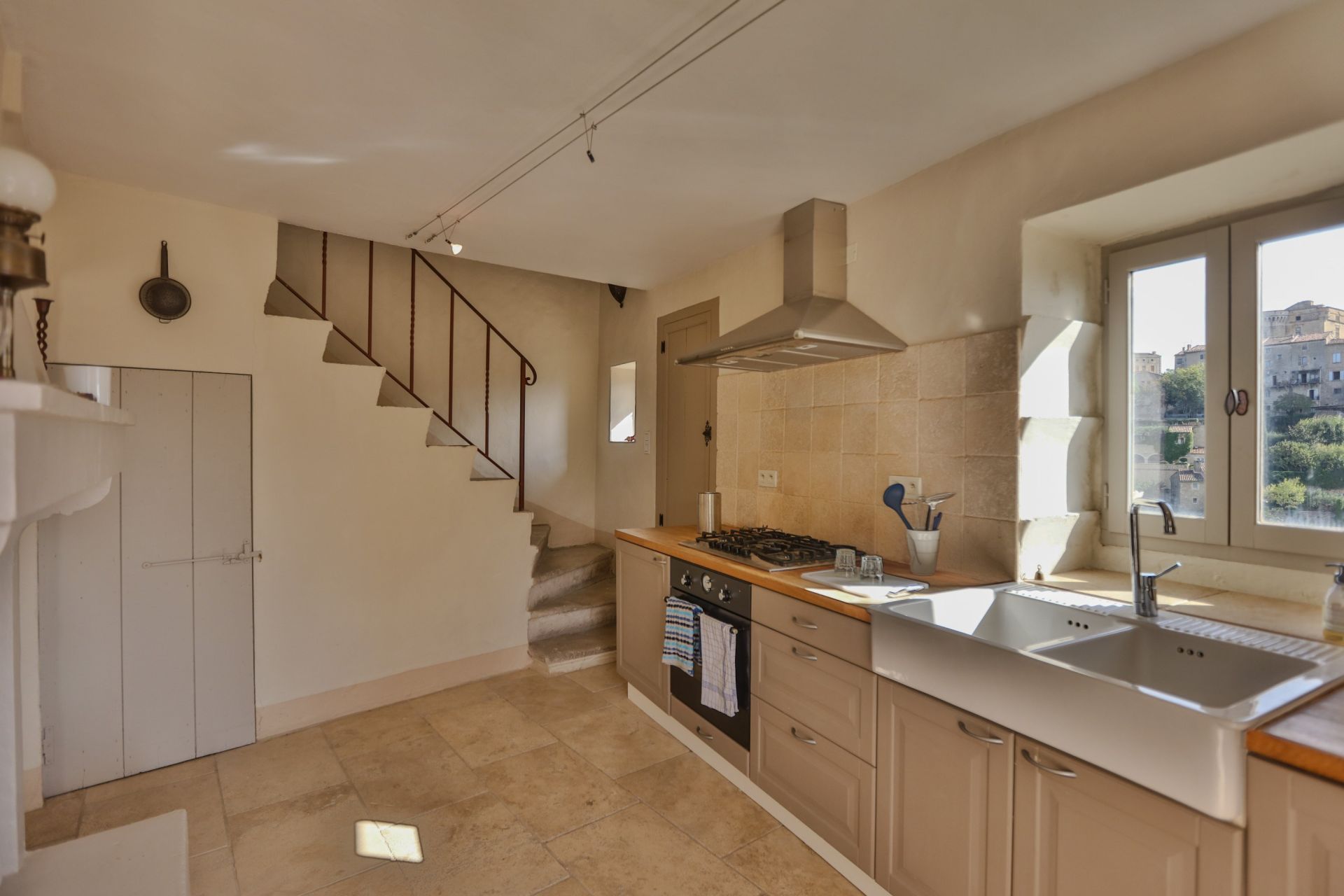 luxury house 4 Rooms for sale on GORDES (84220)