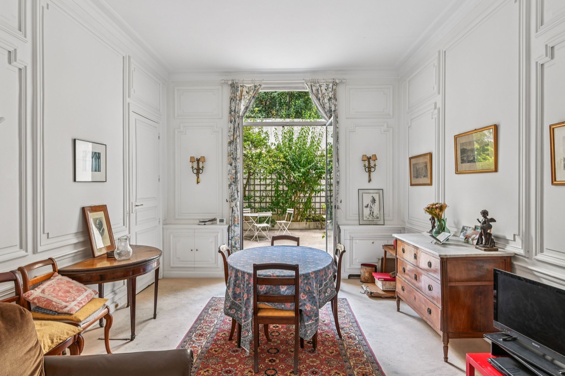 luxury house 7 Rooms for sale on PARIS (75016)