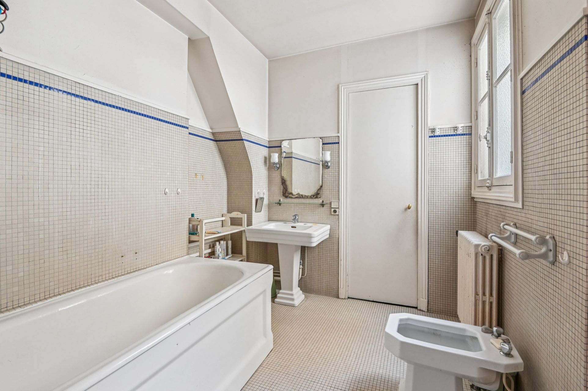 luxury house 7 Rooms for sale on PARIS (75016)