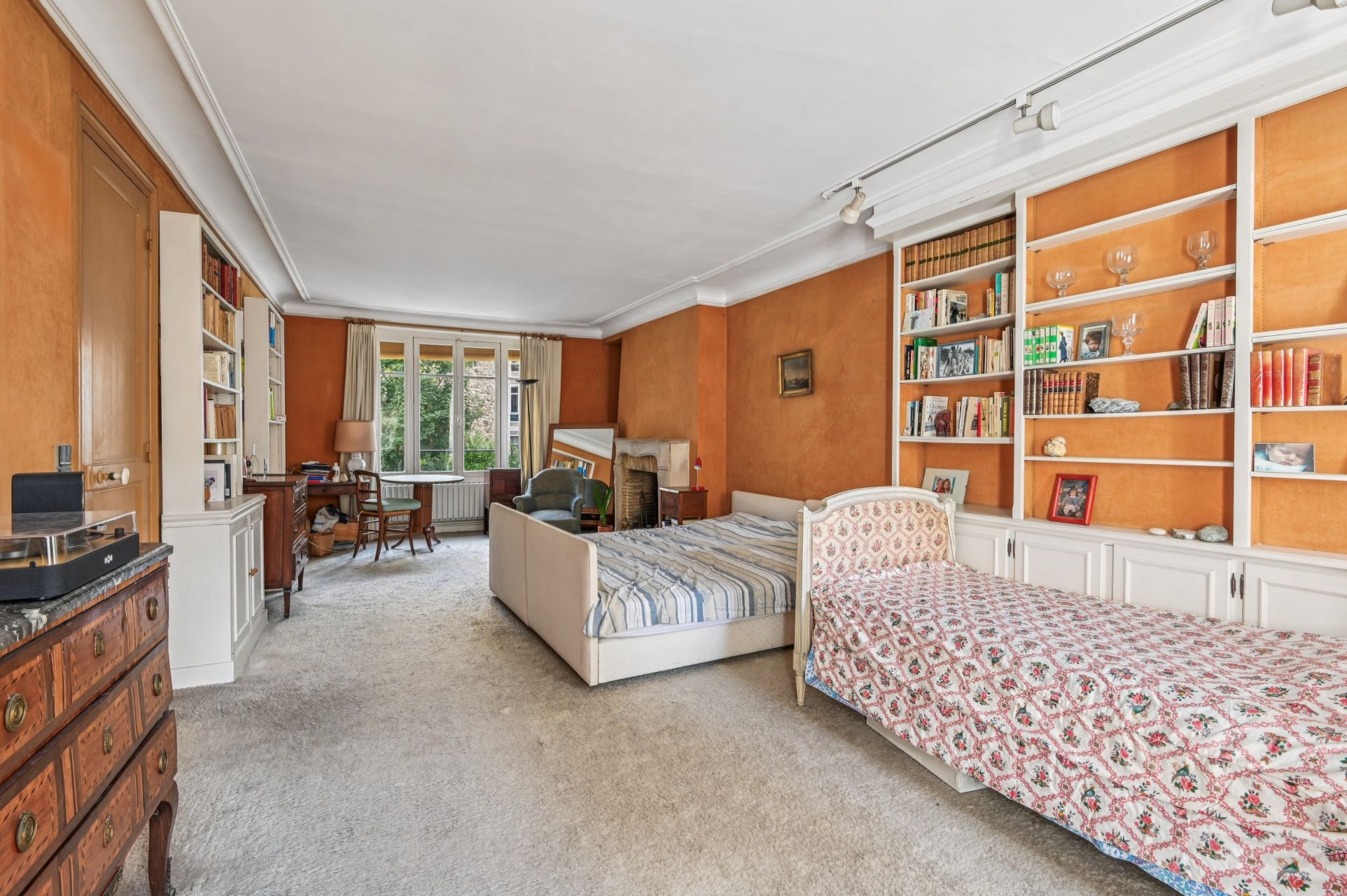 luxury house 7 Rooms for sale on PARIS (75016)