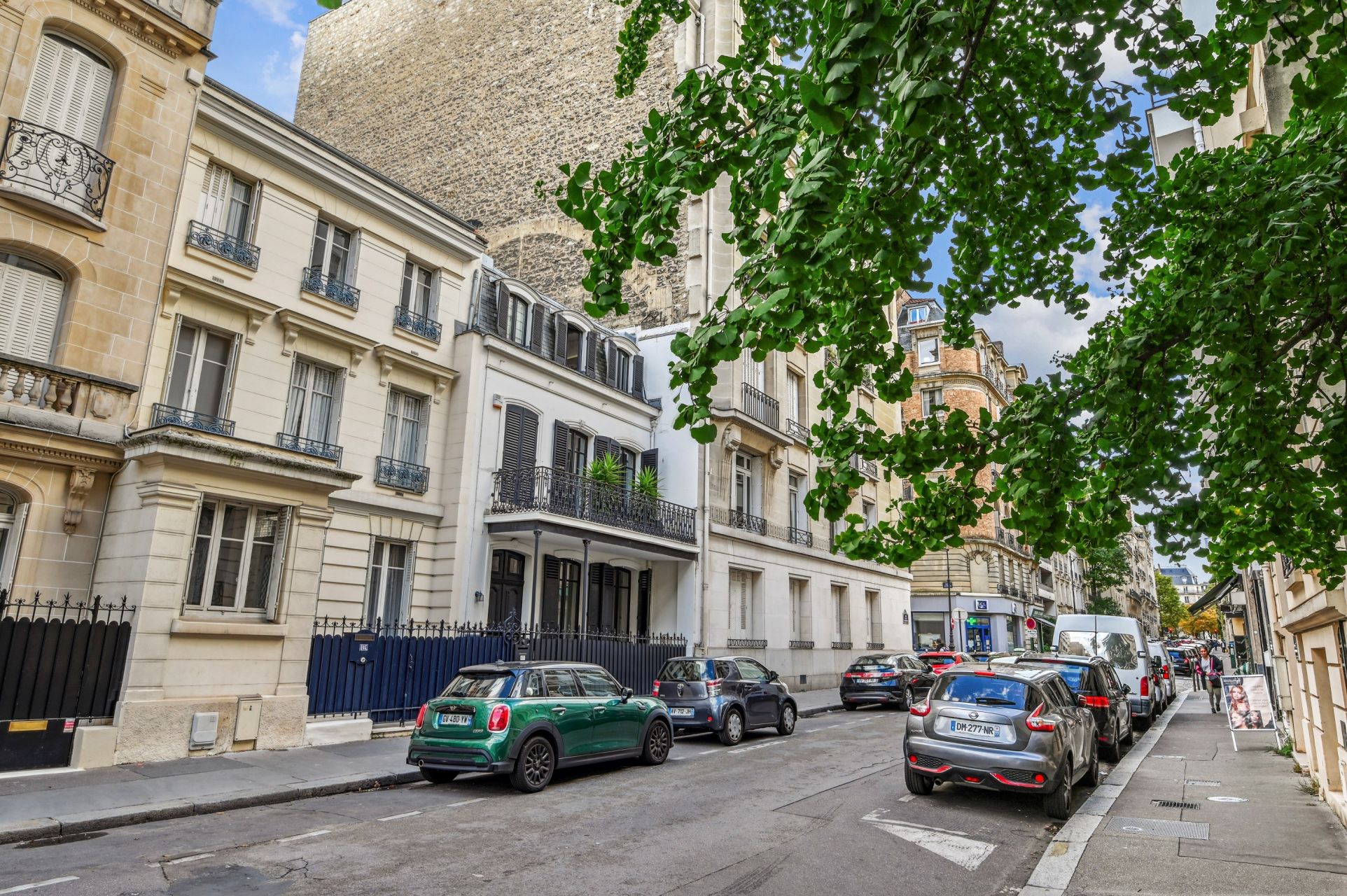 luxury house 7 Rooms for sale on PARIS (75016)