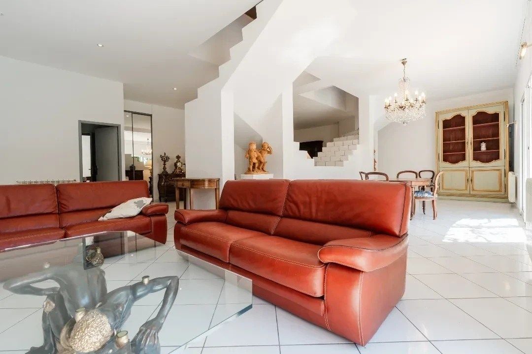 luxury house 8 Rooms for sale on CABESTANY (66330)