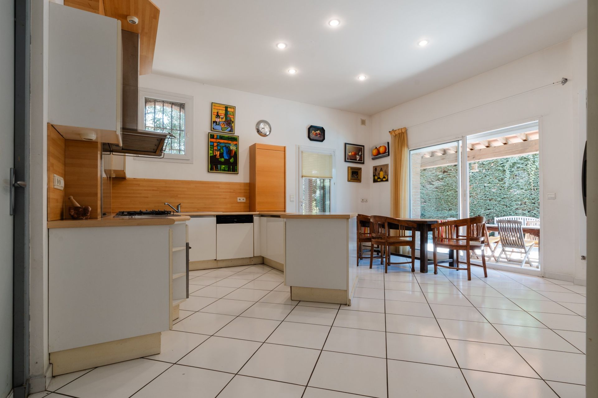 luxury house 8 Rooms for sale on CABESTANY (66330)