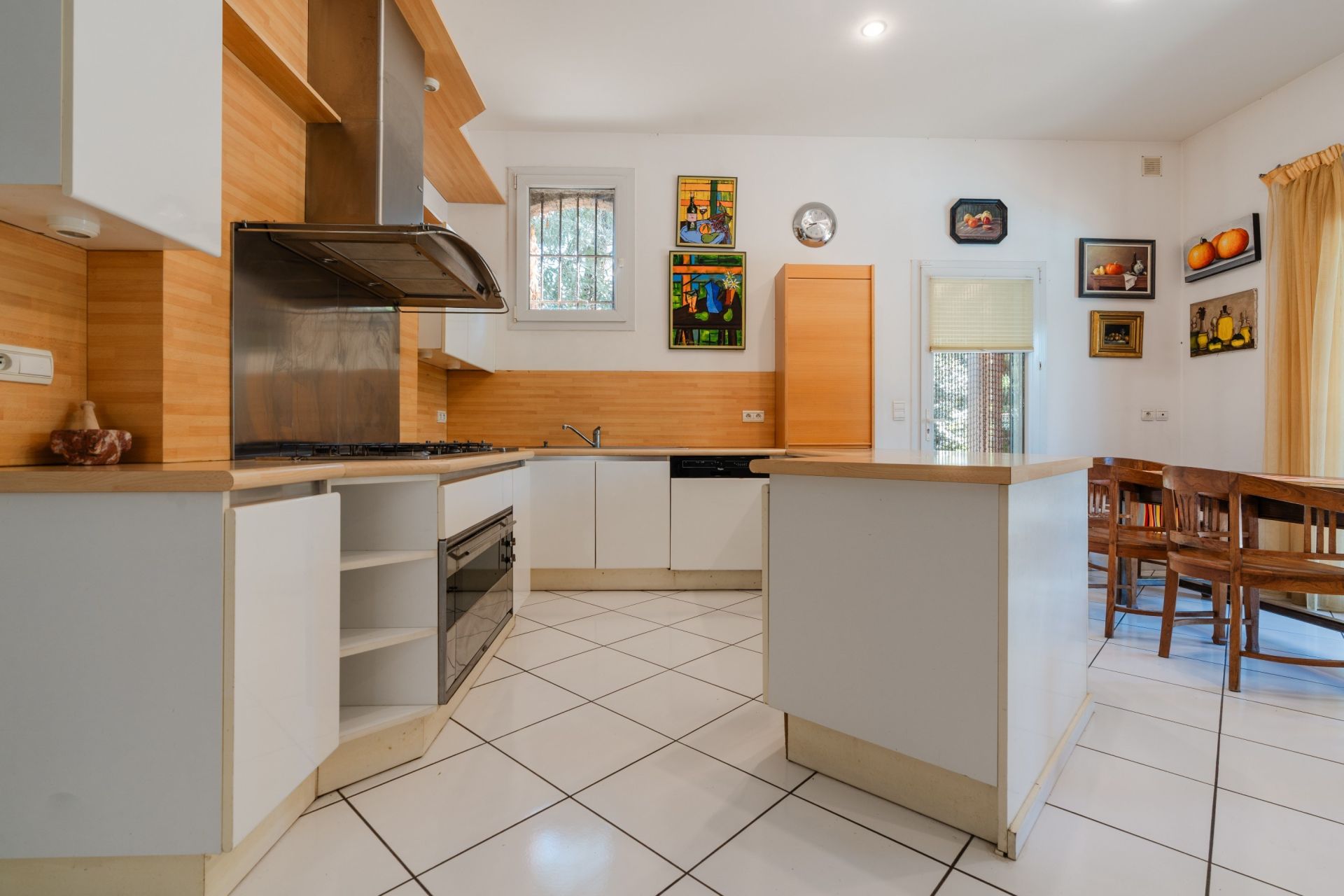 luxury house 8 Rooms for sale on CABESTANY (66330)