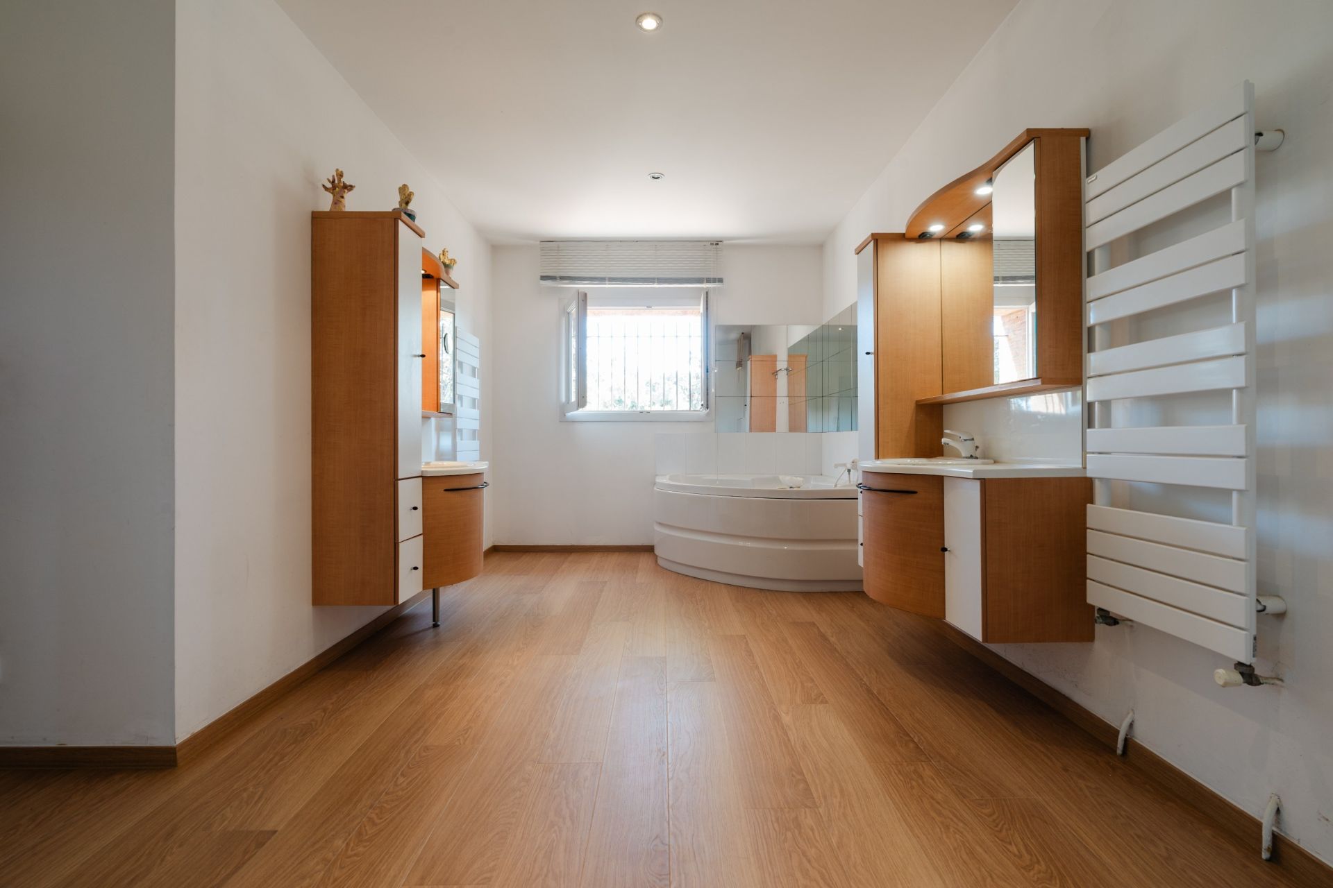 luxury house 8 Rooms for sale on CABESTANY (66330)