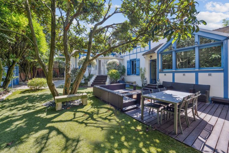 luxury house 6 Rooms for sale on MEUDON (92190)