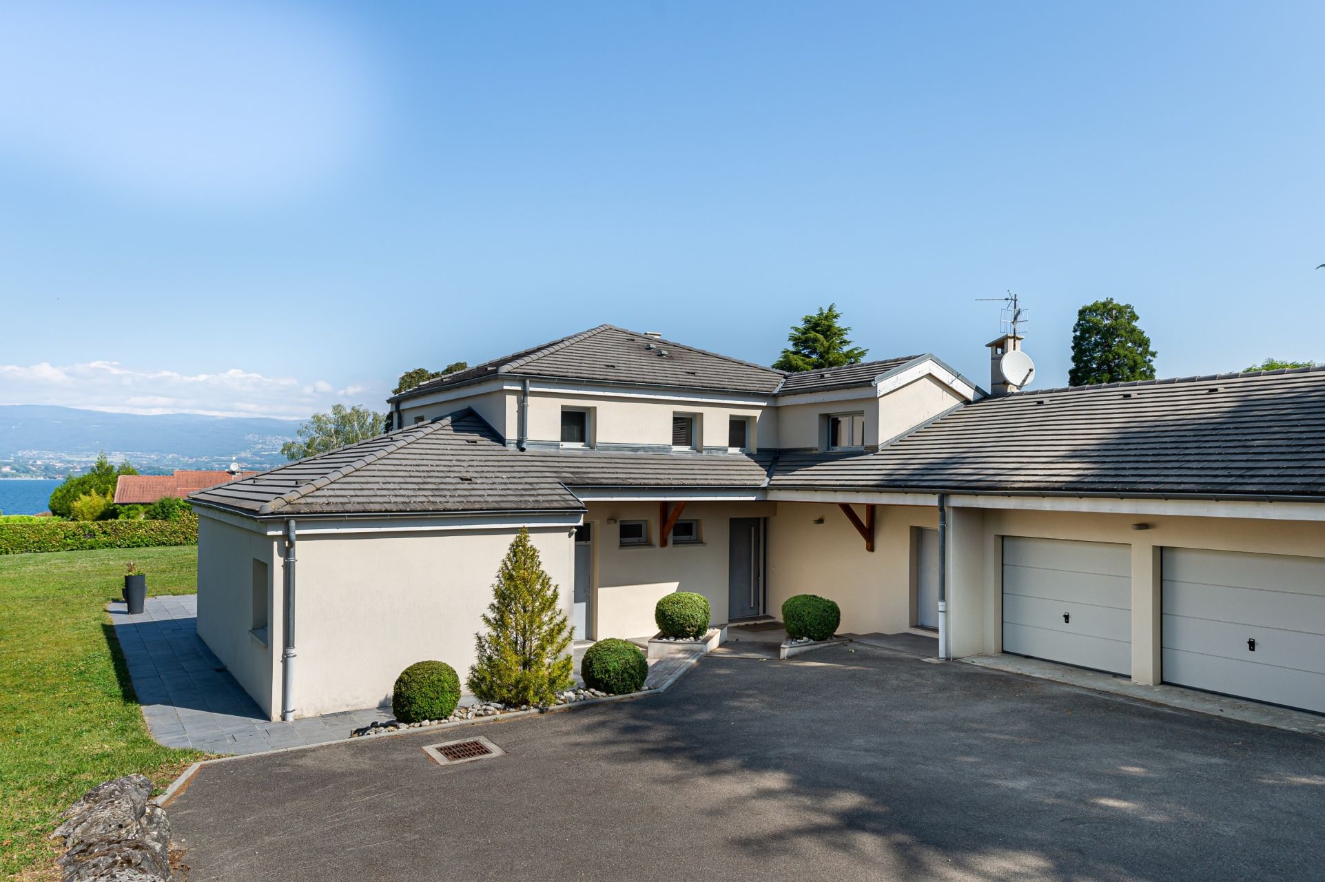 architect's house 8 Rooms for sale on NERNIER (74140)