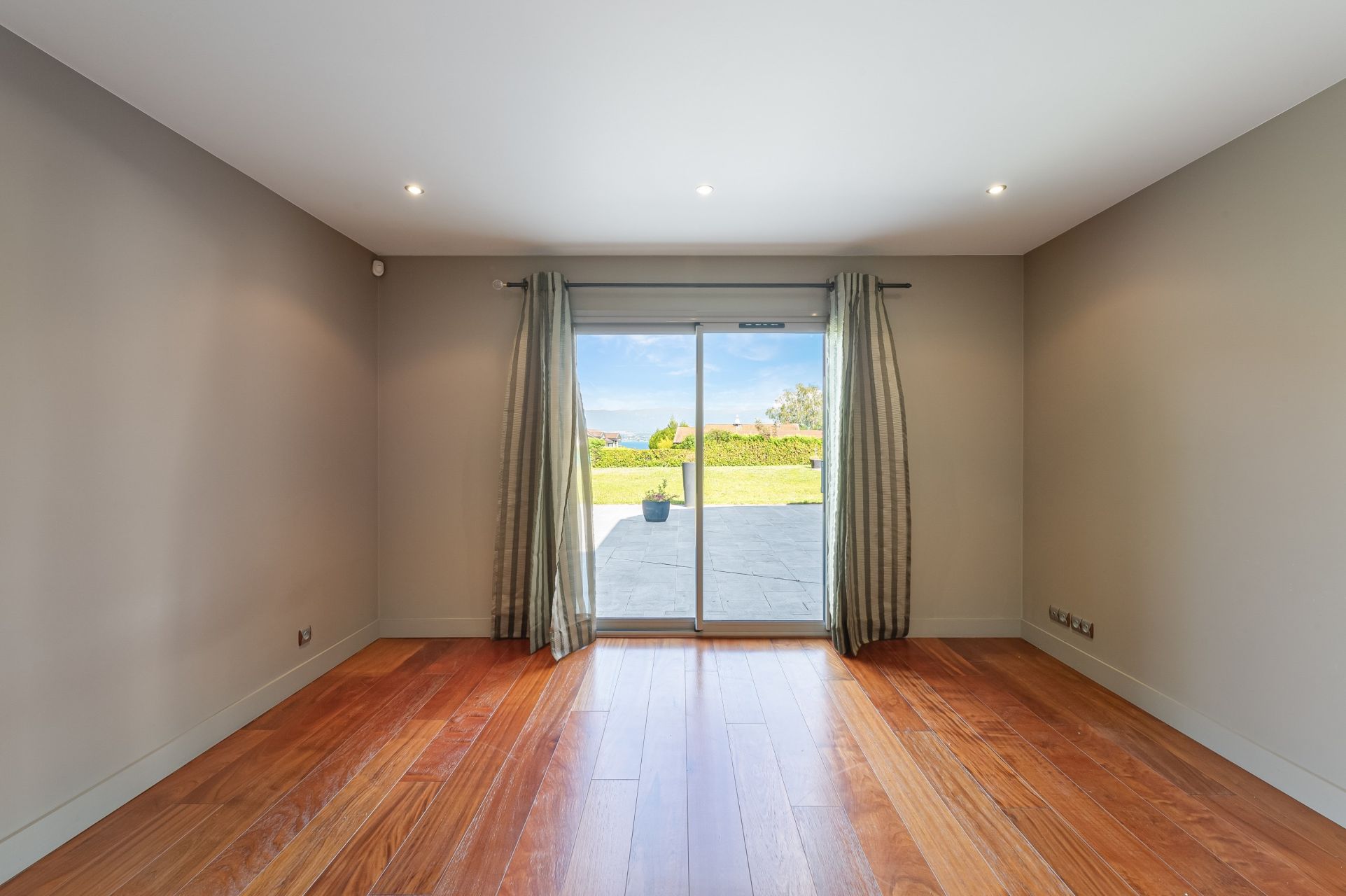 architect's house 8 Rooms for sale on NERNIER (74140)