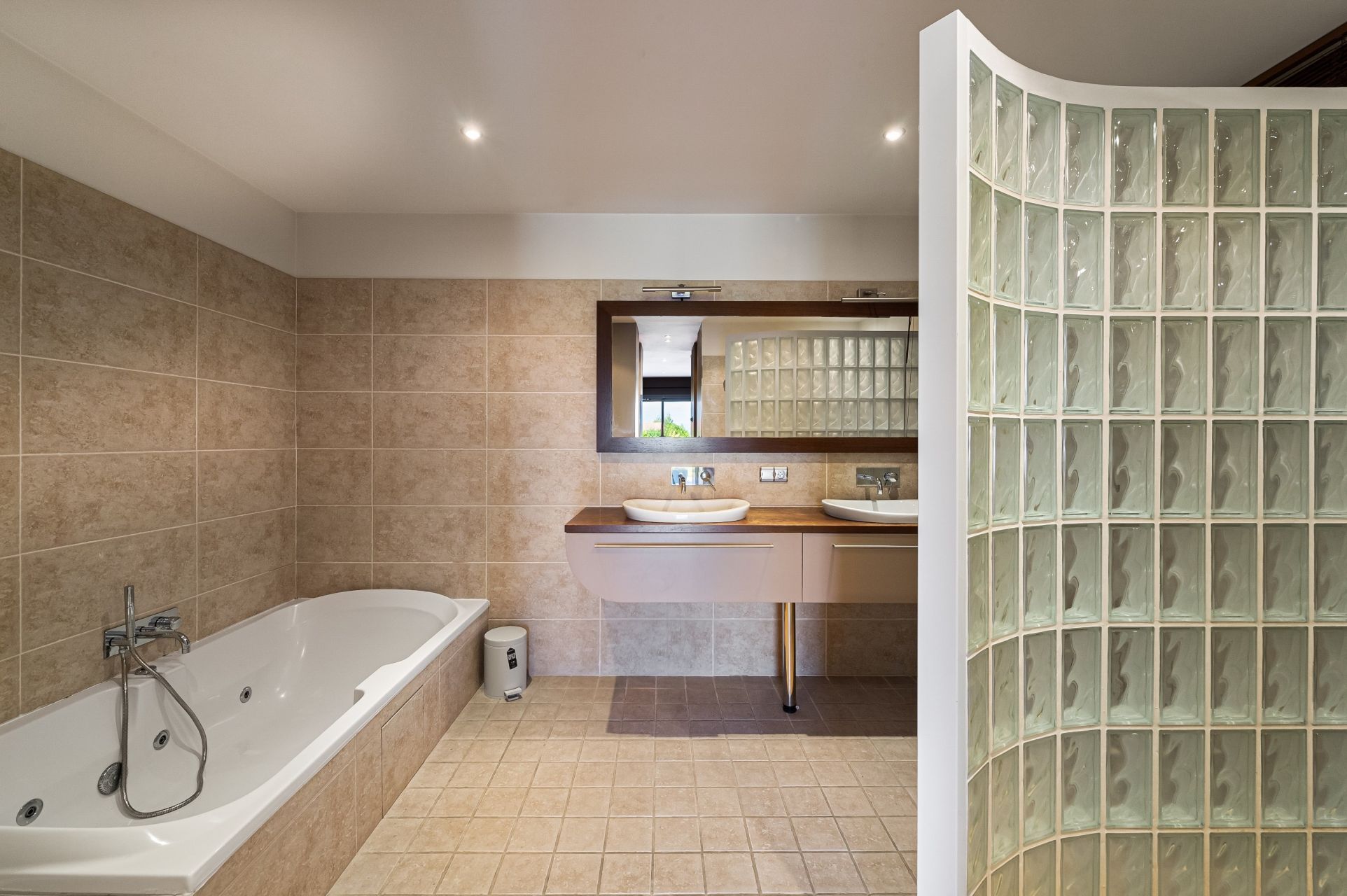 architect's house 8 Rooms for sale on NERNIER (74140)