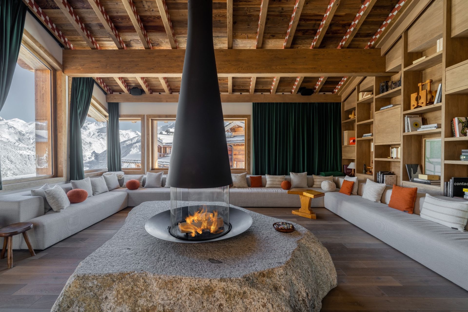 luxury chalet 12 Rooms for seasonal rent on COURCHEVEL (73120)