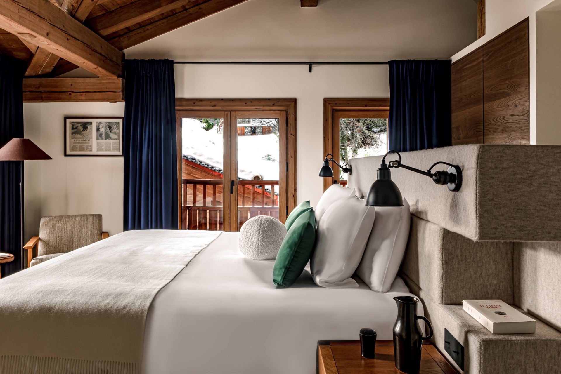 luxury chalet 12 Rooms for seasonal rent on COURCHEVEL (73120)