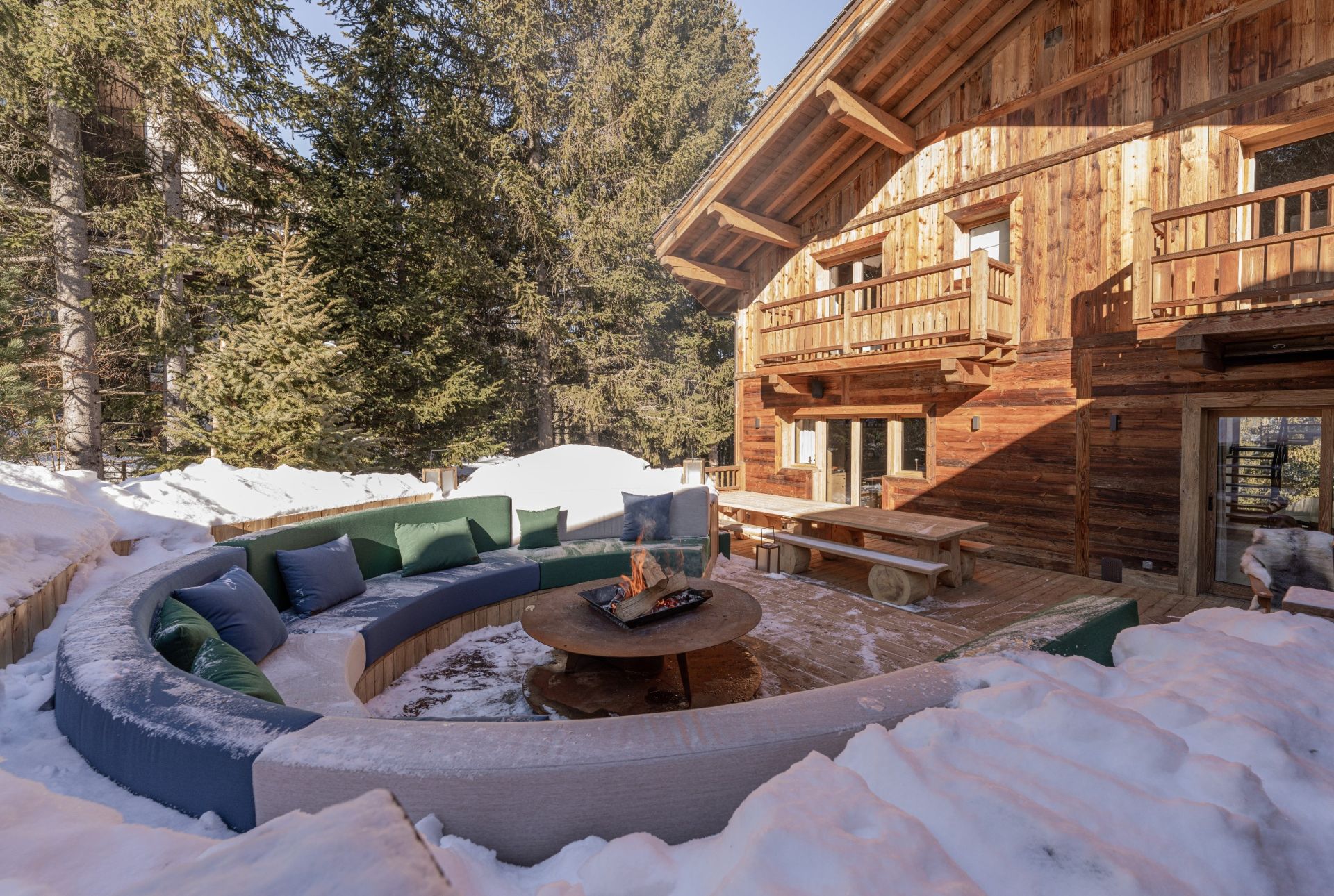 luxury chalet 12 Rooms for seasonal rent on COURCHEVEL (73120)