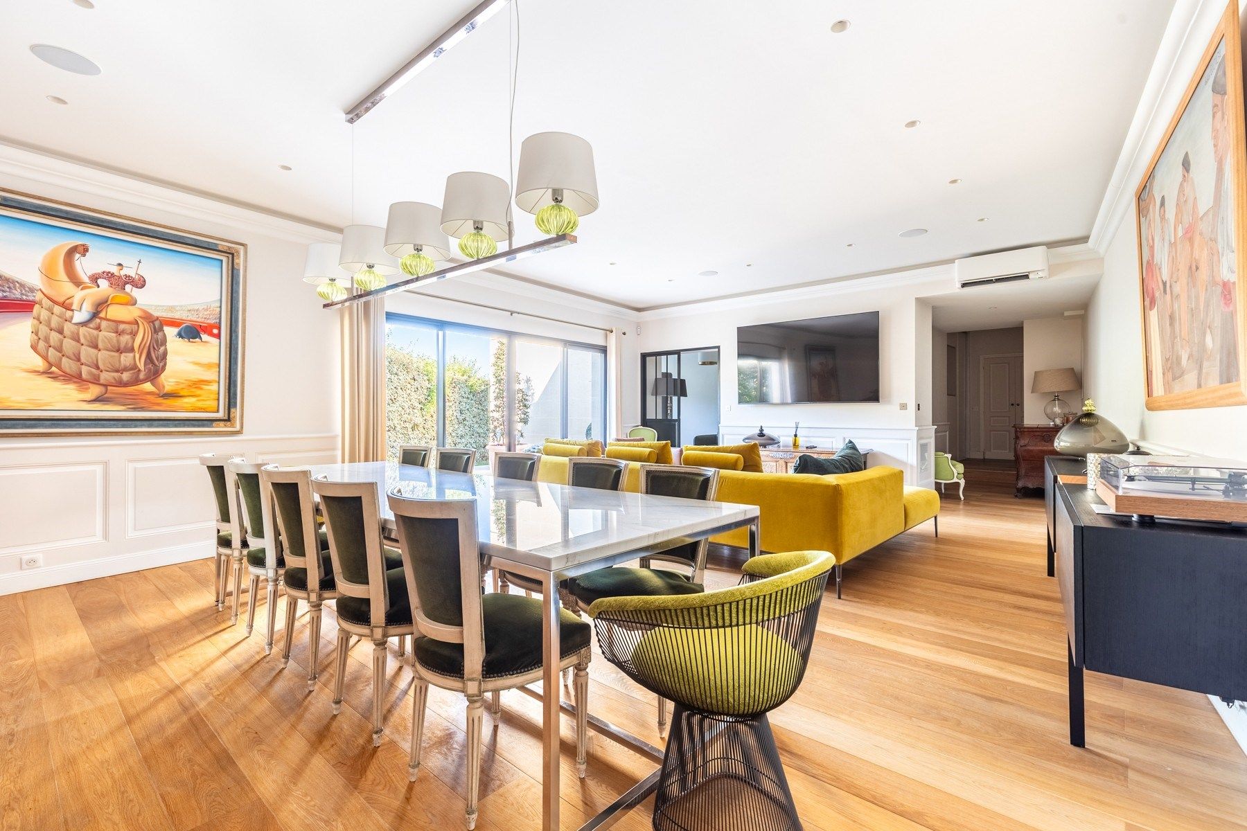luxury house 8 Rooms for sale on BORDEAUX (33000)